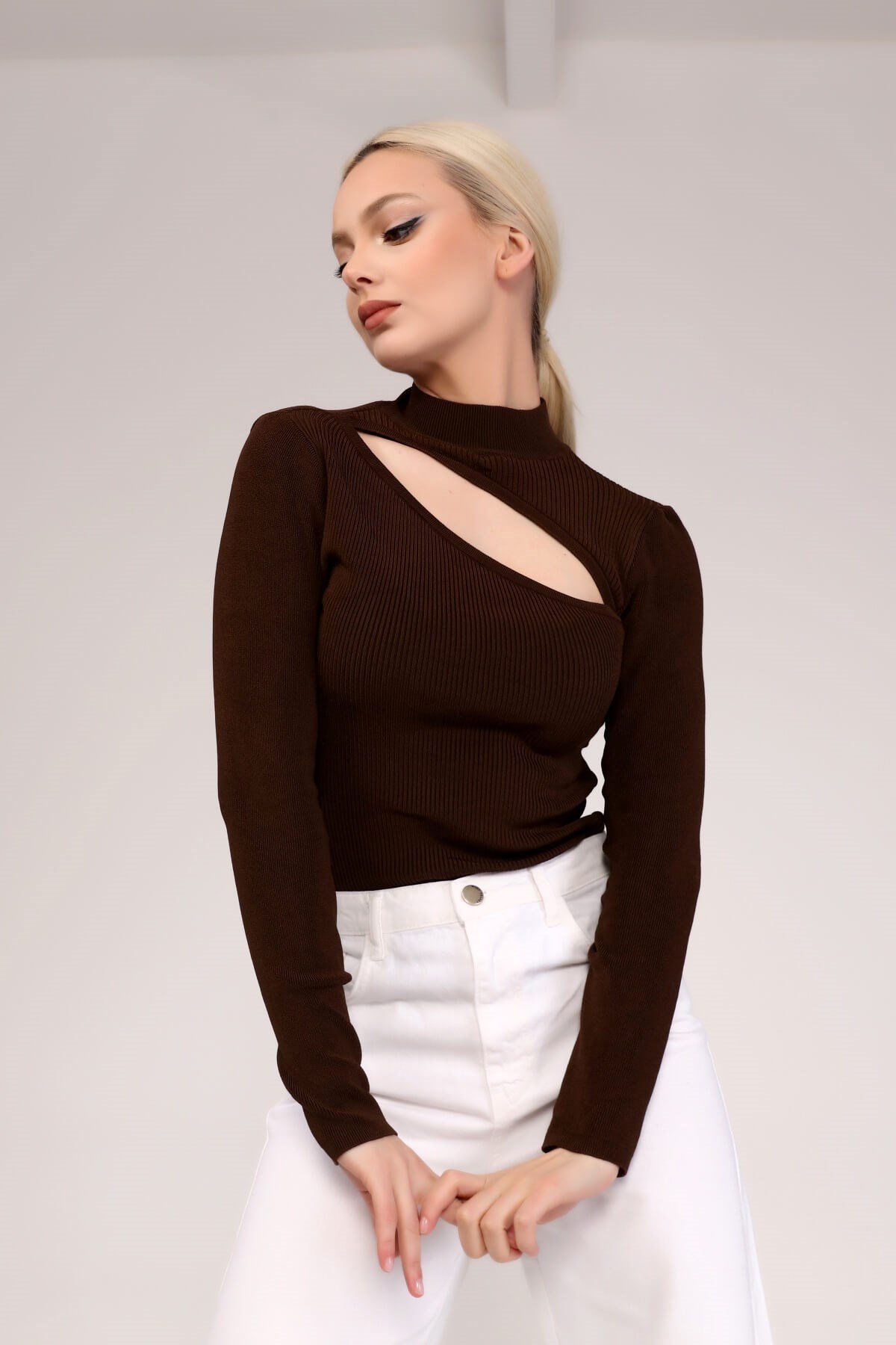 Pencere Detaylı Dik Yaka Fitilli Triko Kazak 