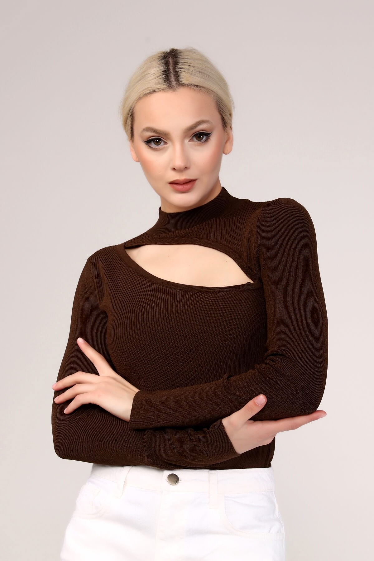 Pencere Detaylı Dik Yaka Fitilli Triko Kazak 