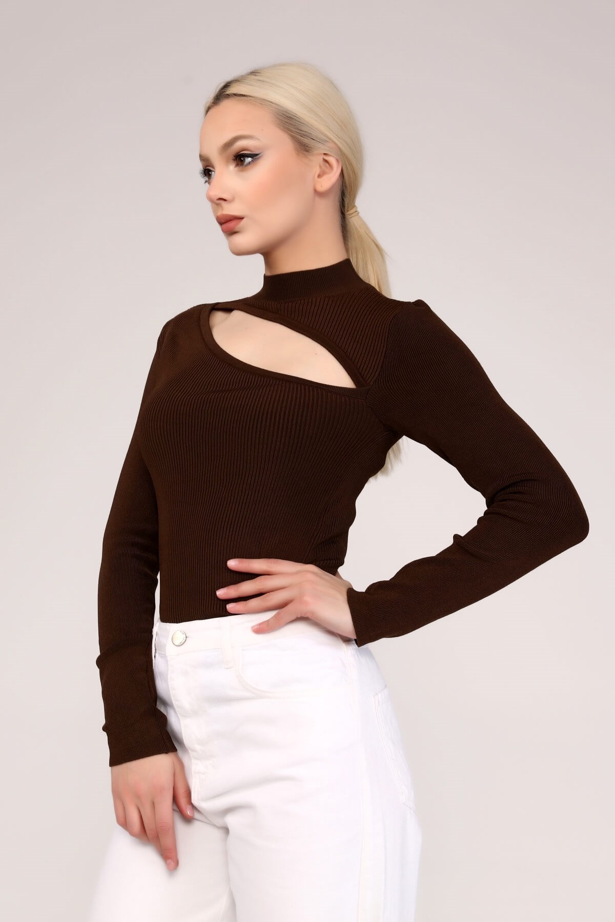 Pencere Detaylı Dik Yaka Fitilli Triko Kazak 