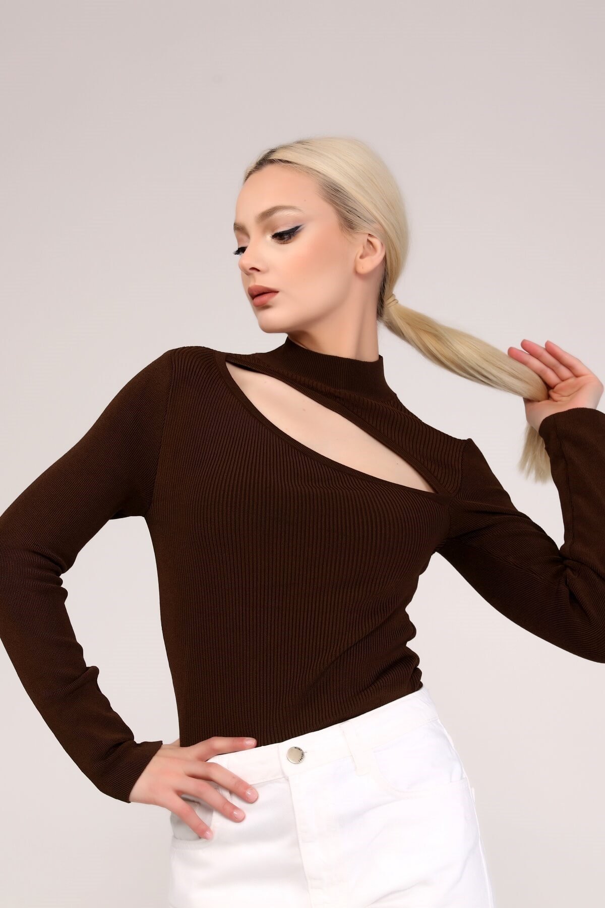 Pencere Detaylı Dik Yaka Fitilli Triko Kazak 