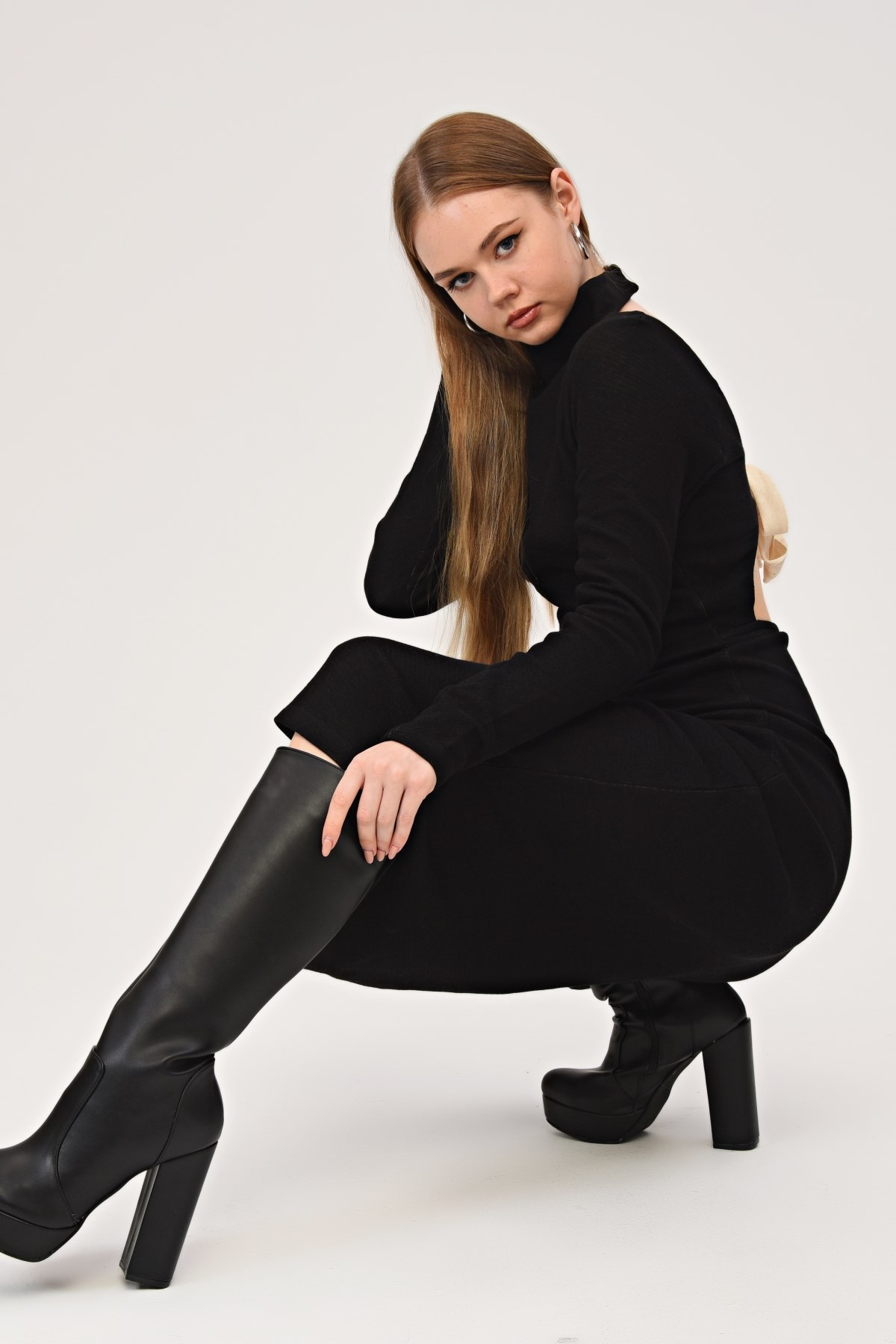 Sırt Dekolteli Triko Örme Elbise