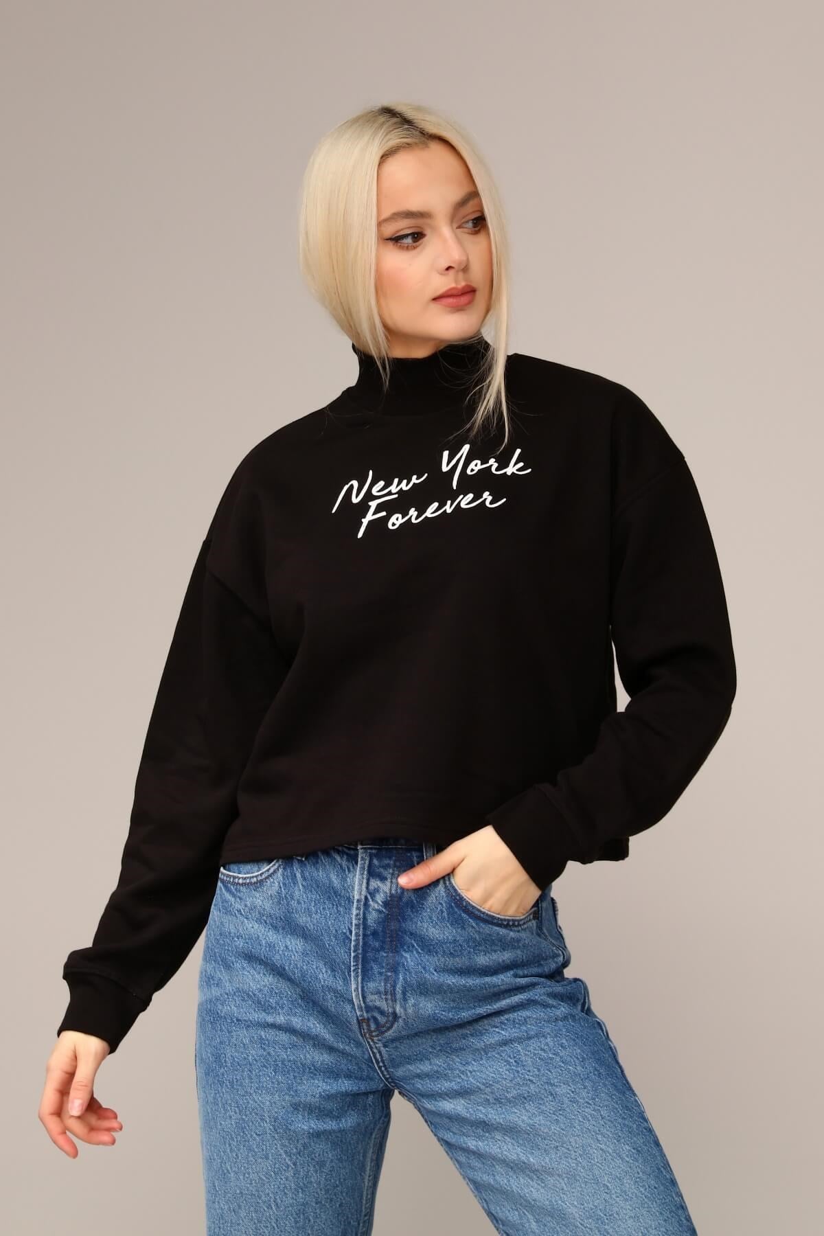 Siyah Boğazlı Baskılı Crop Sweatshirt