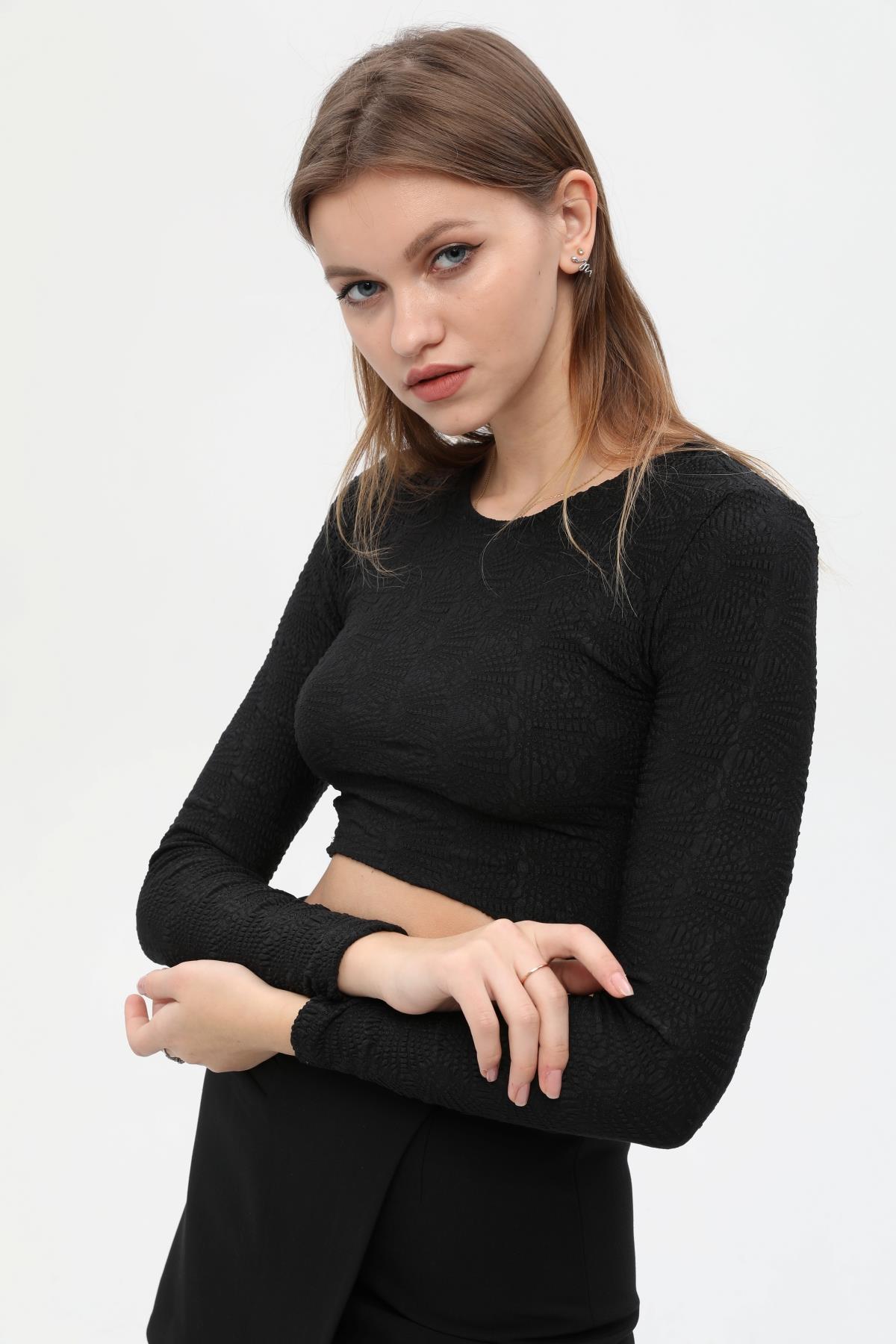 Siyah Dokulu Crop-Top