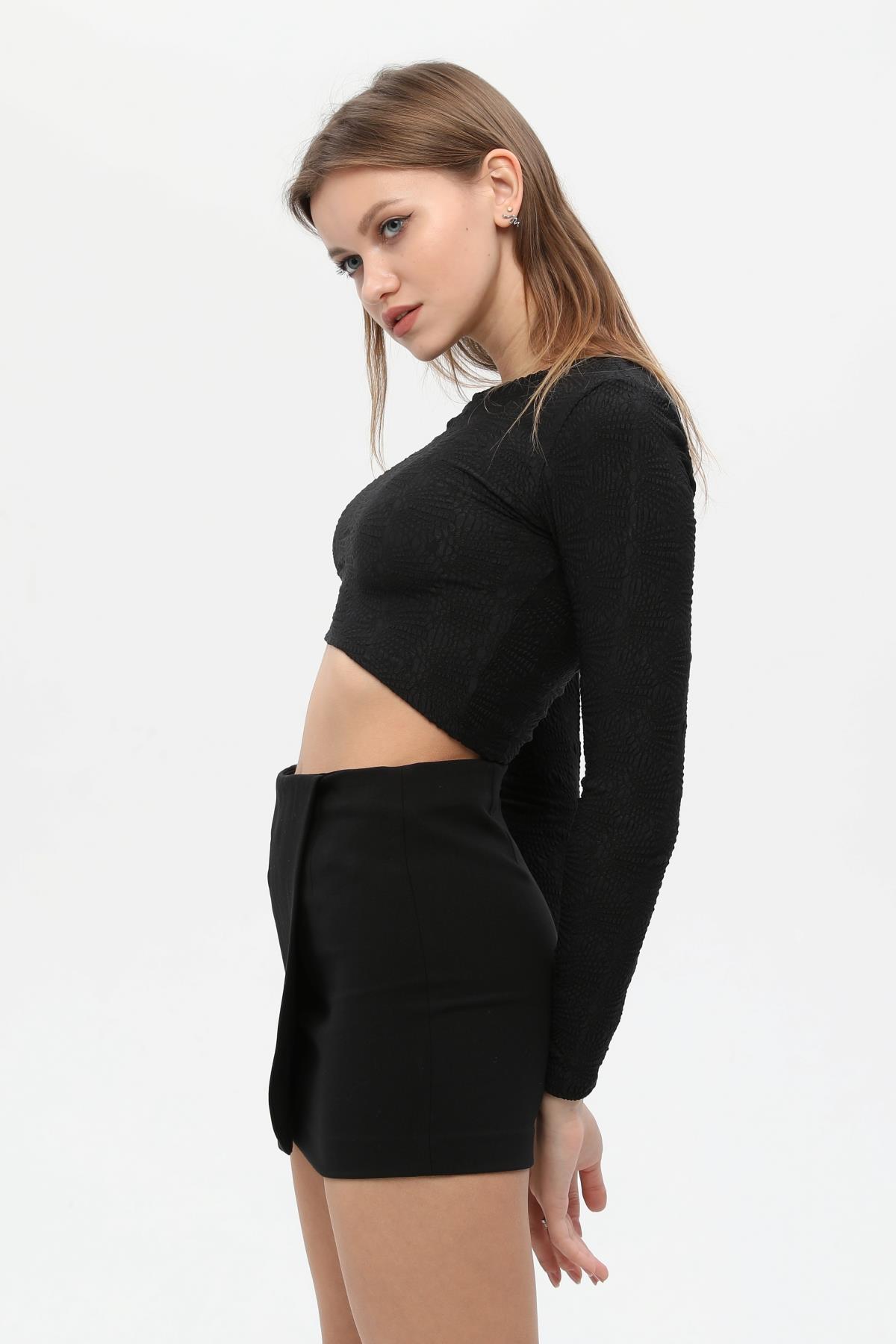 Siyah Dokulu Crop-Top