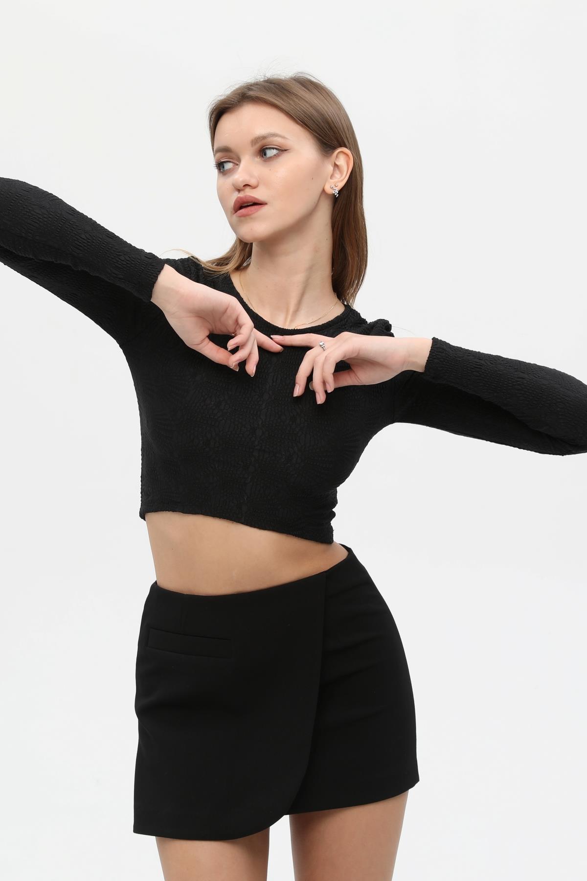 Siyah Dokulu Crop-Top