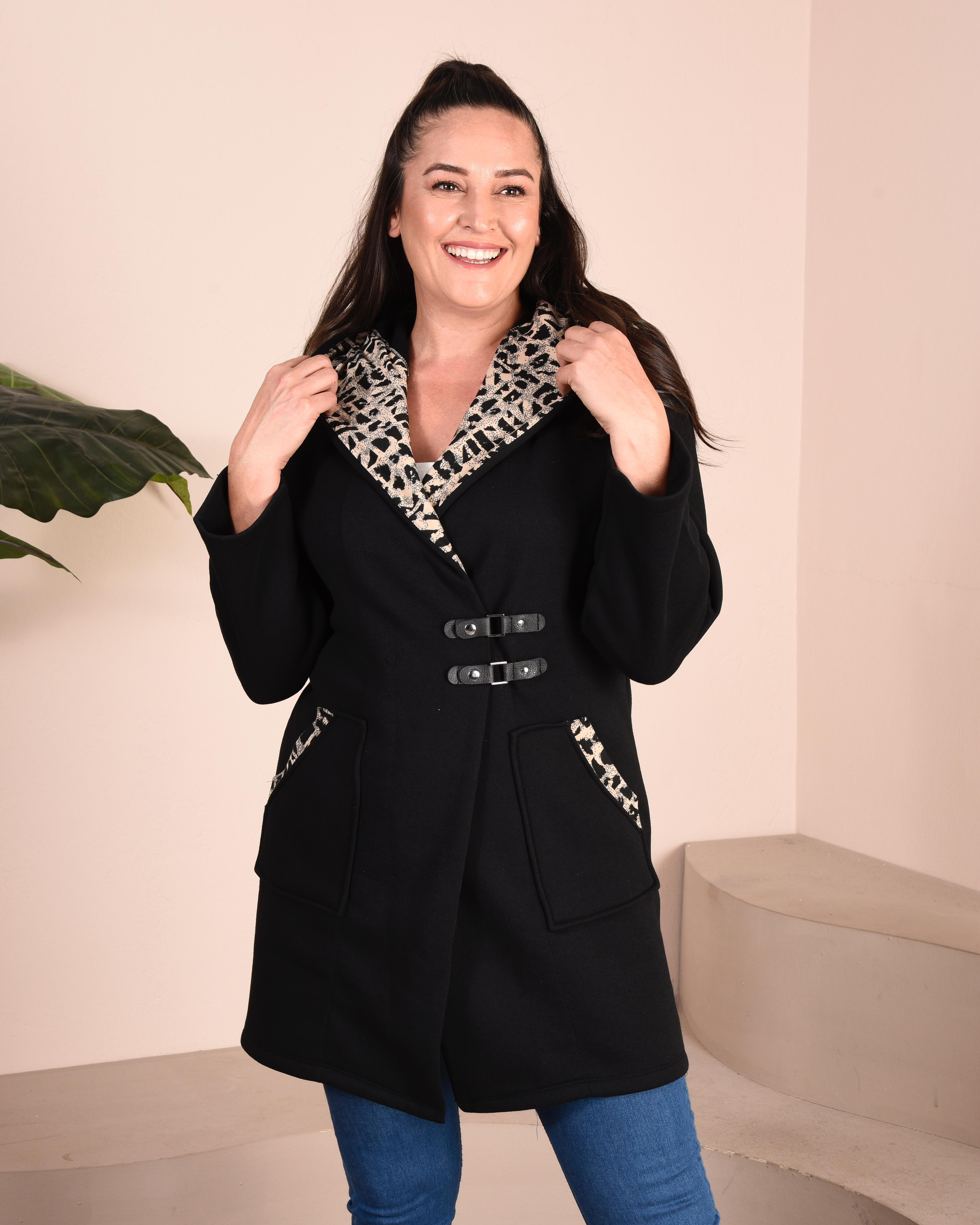 Siyah Içi Desenli Kapşonlu Büyük Beden Ceket