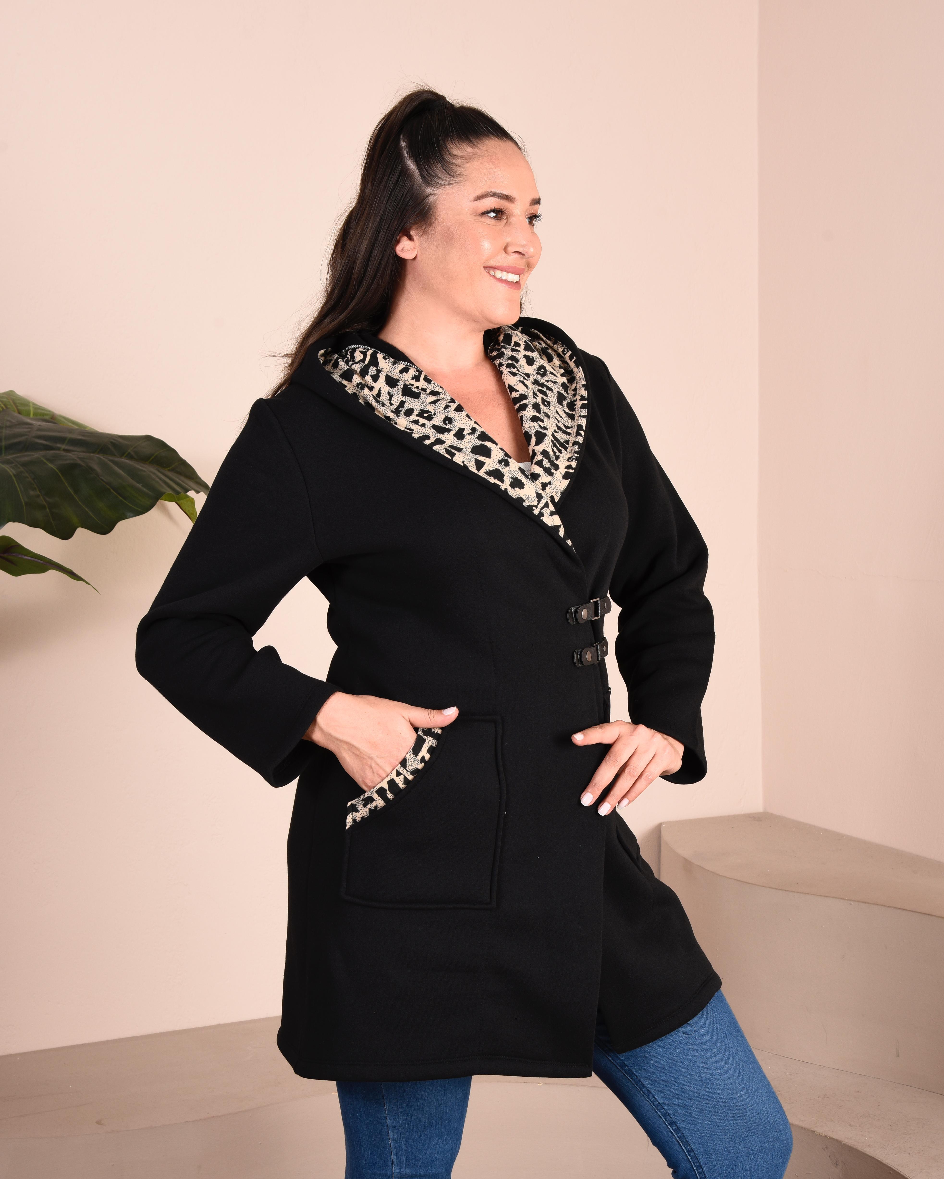 Siyah Içi Desenli Kapşonlu Büyük Beden Ceket