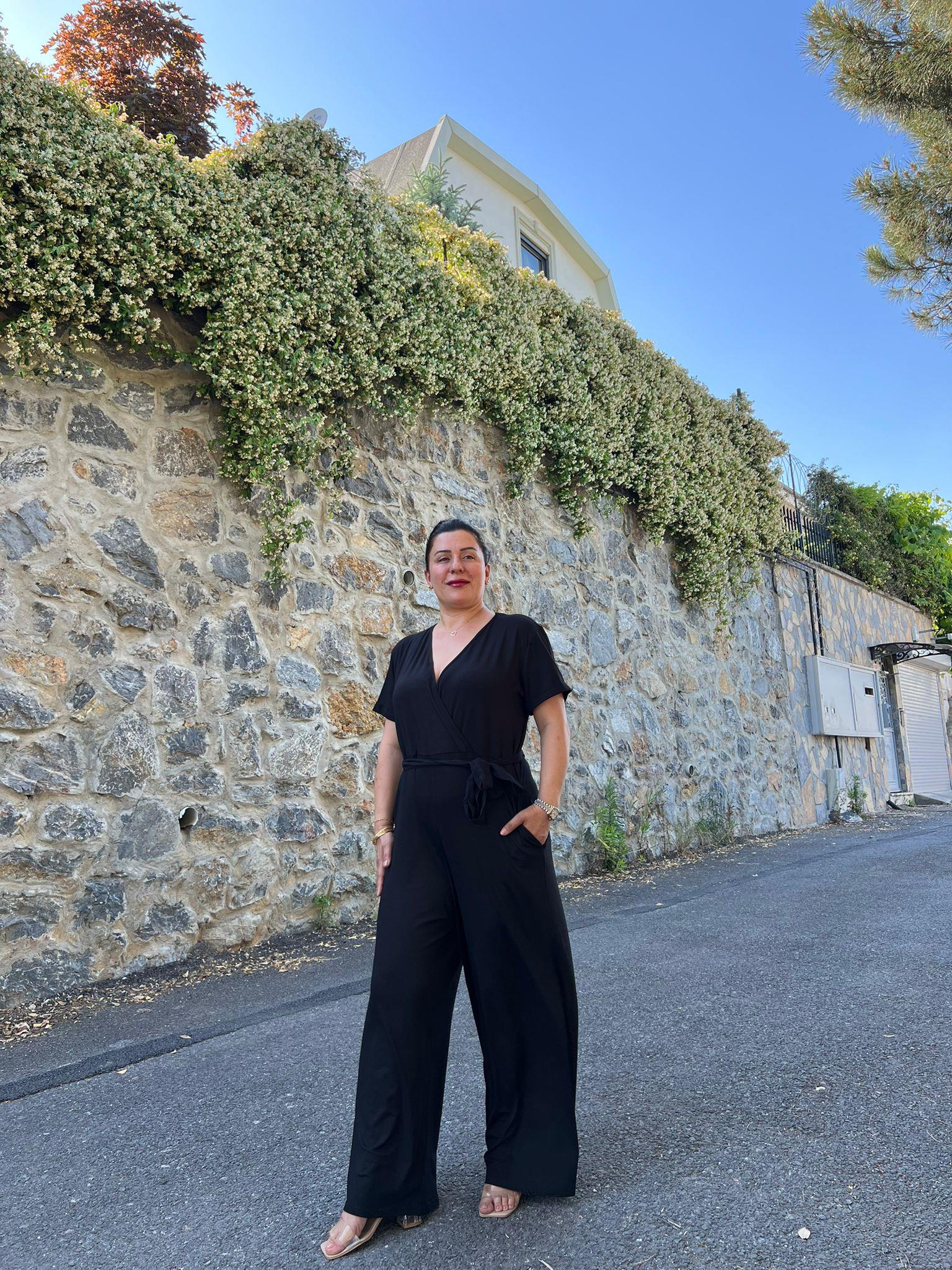 Siyah Kruvaze Yaka Viskon Örme Tulum