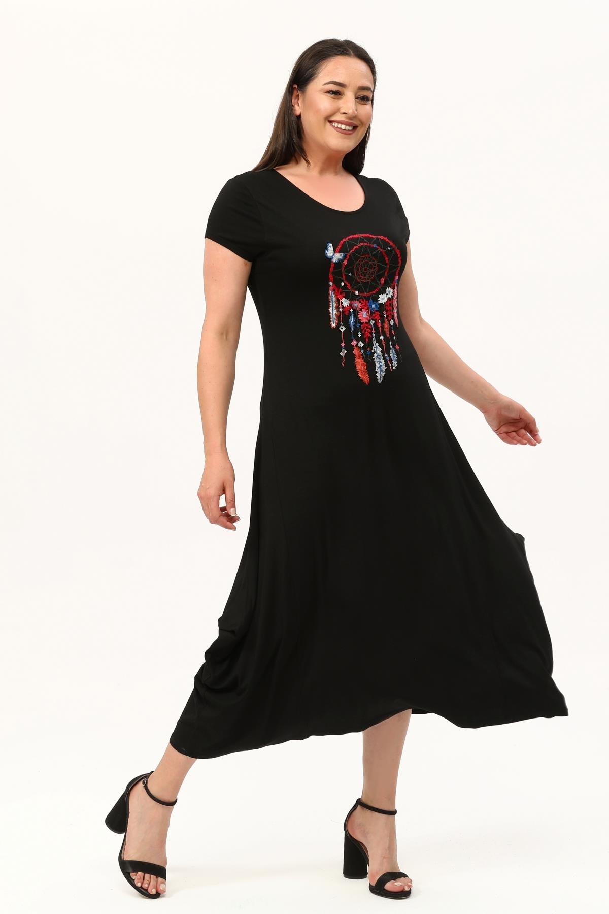 Siyah Nakışlı Büyükbeden Elbise