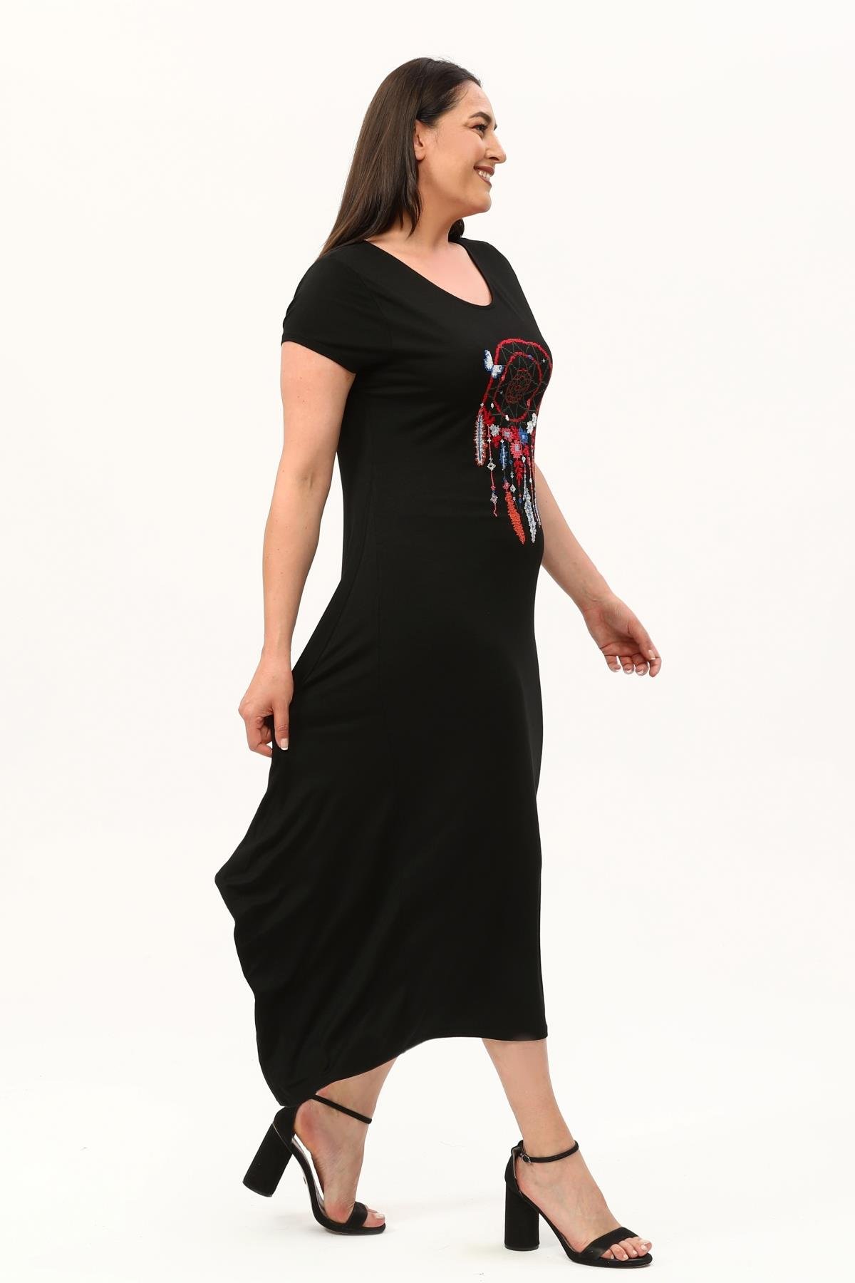 Siyah Nakışlı Büyükbeden Elbise