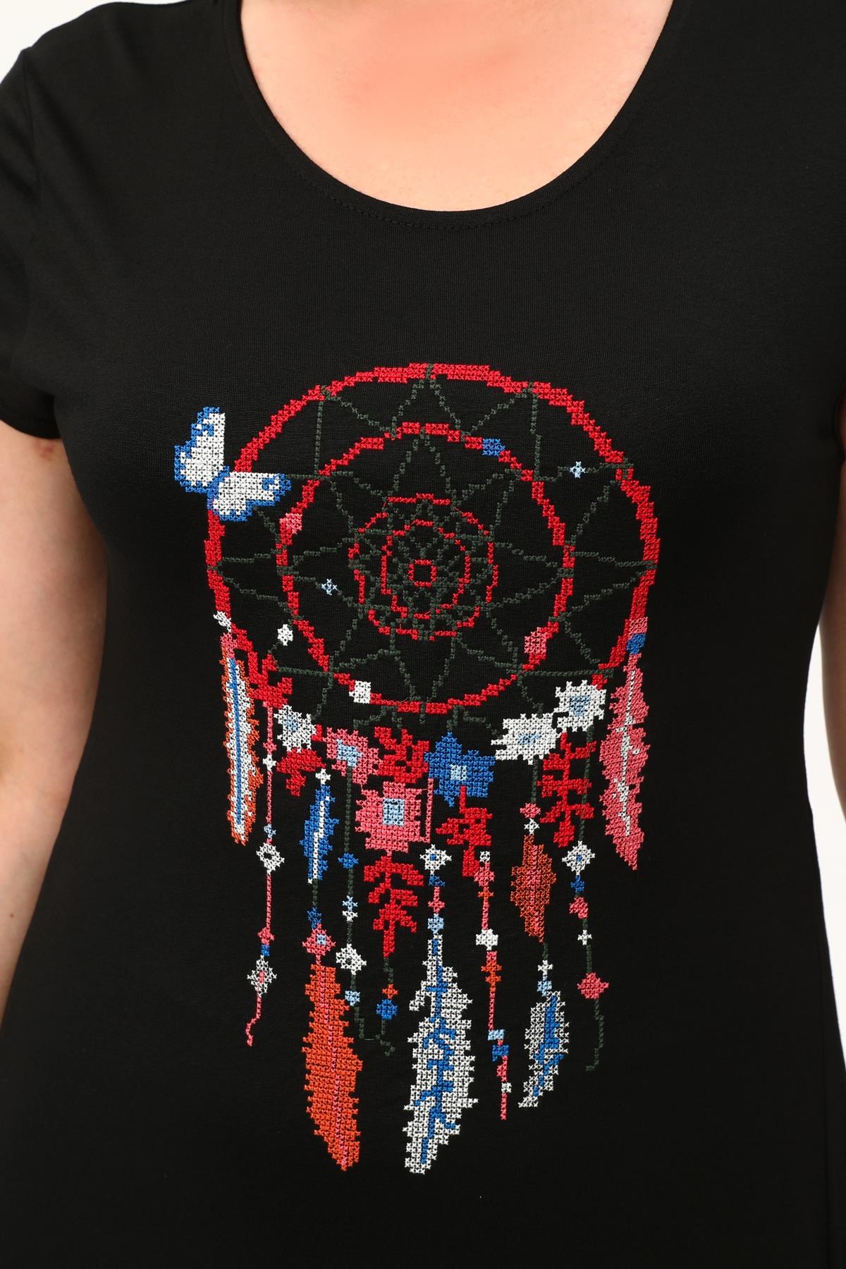 Siyah Nakışlı Büyükbeden Elbise