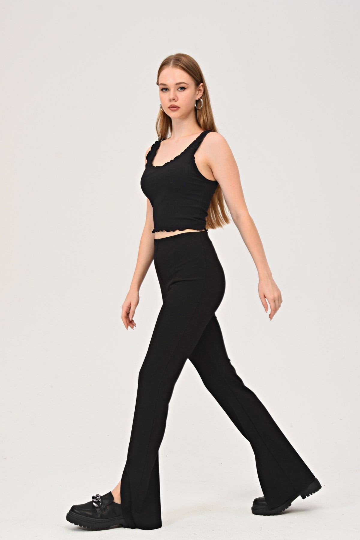 Siyah Paça Yırtmaçlı Kadın Pantalon