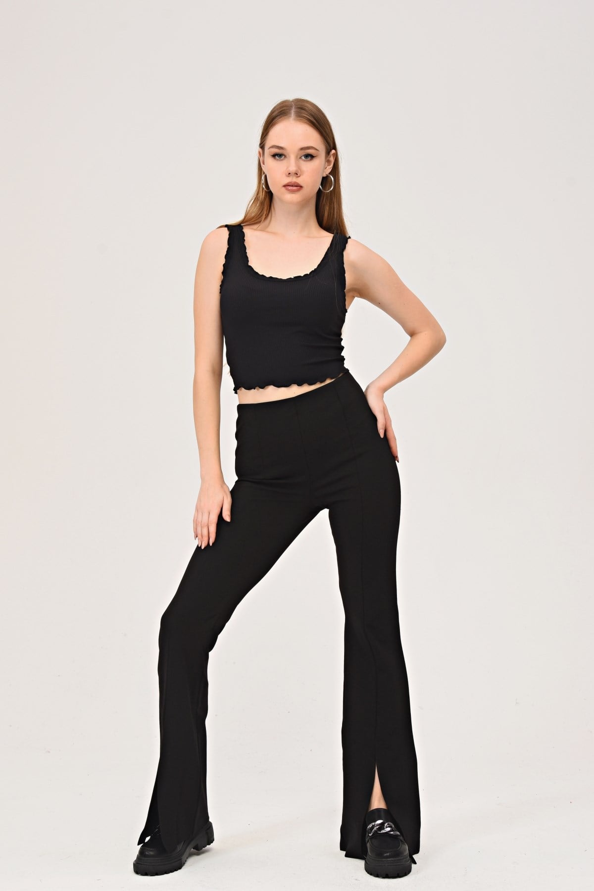 Siyah Paça Yırtmaçlı Kadın Pantalon