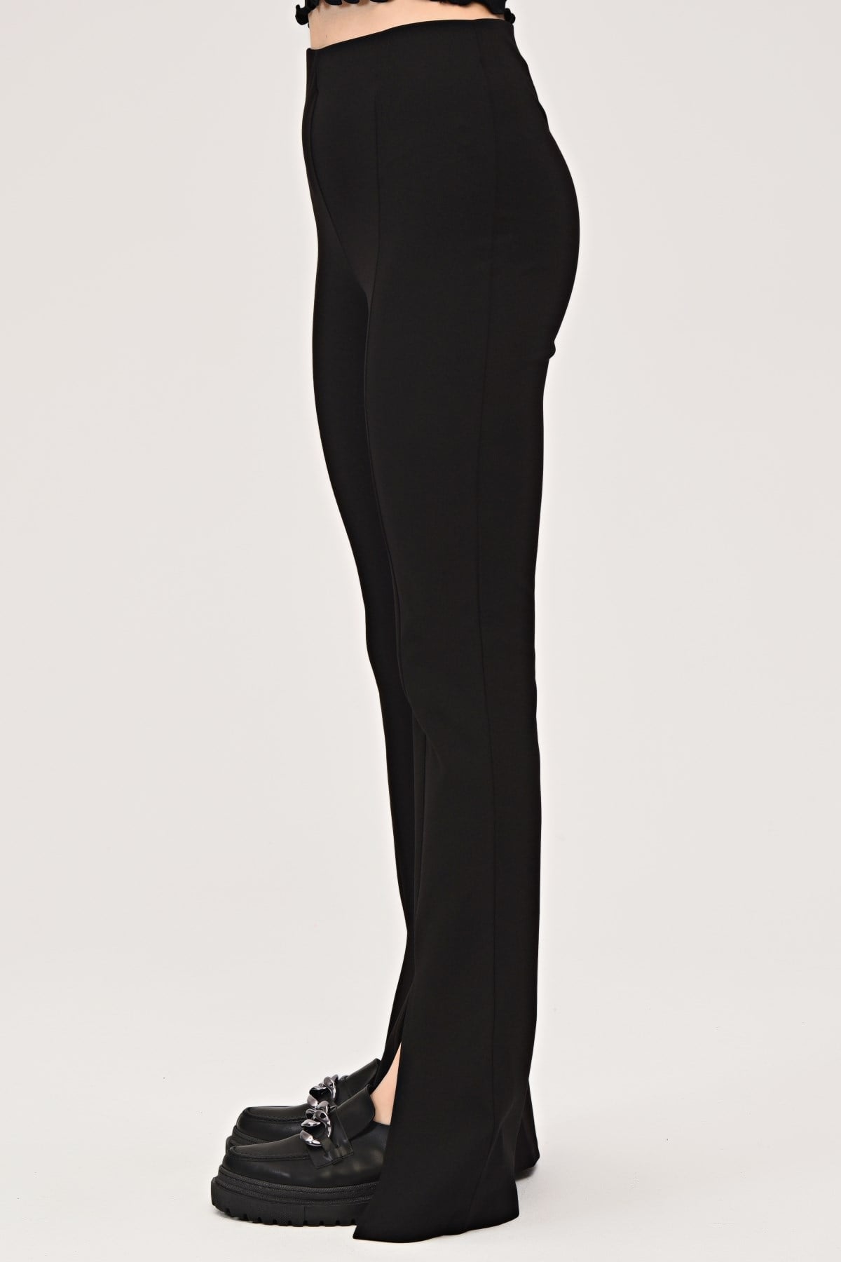 Siyah Paça Yırtmaçlı Kadın Pantalon