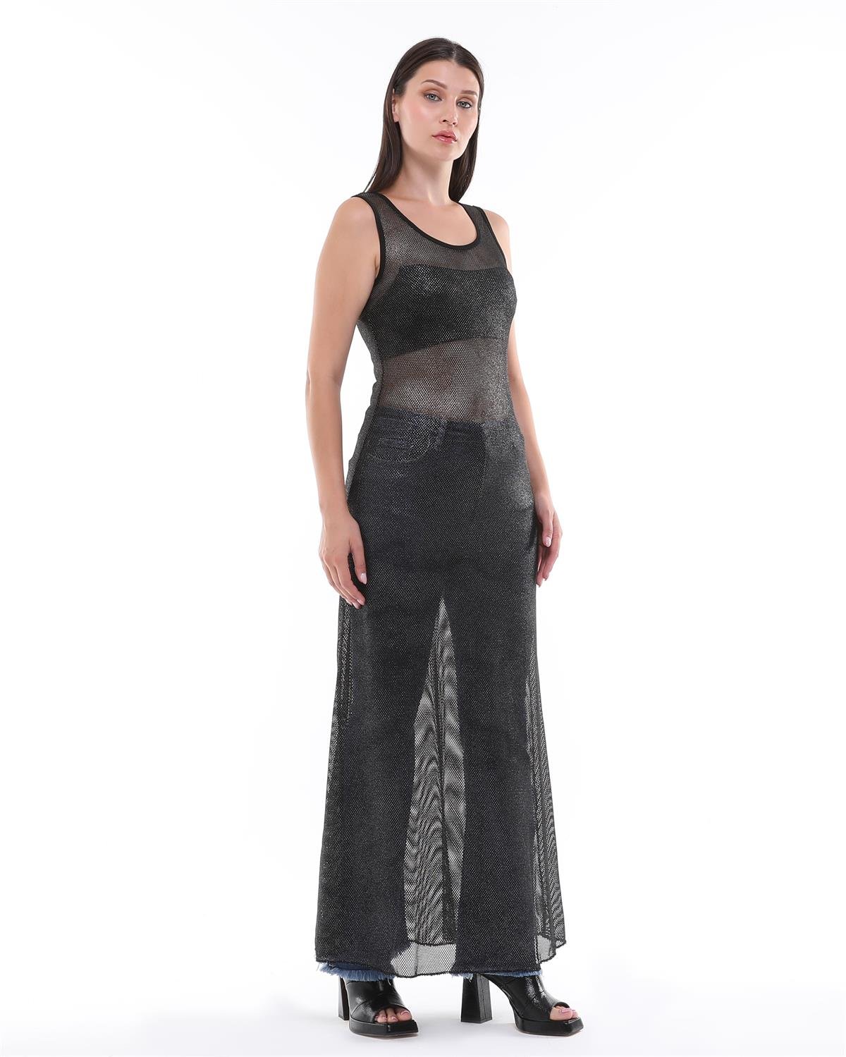 Vucuda Oturan Metalik İplikli Elbise