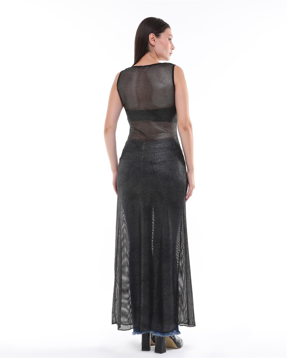 Vucuda Oturan Metalik İplikli Elbise