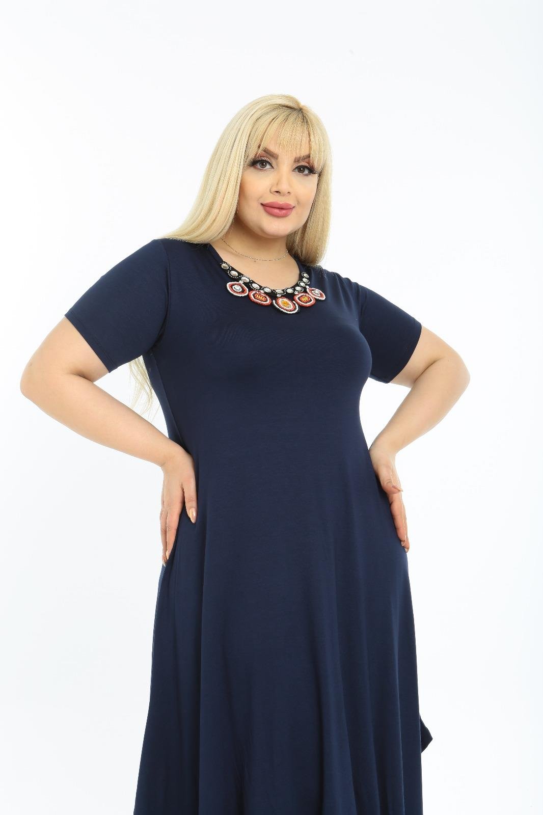 Yaka Detaylı Yırtmaçlı Örme Rahat Kalıp Elbise