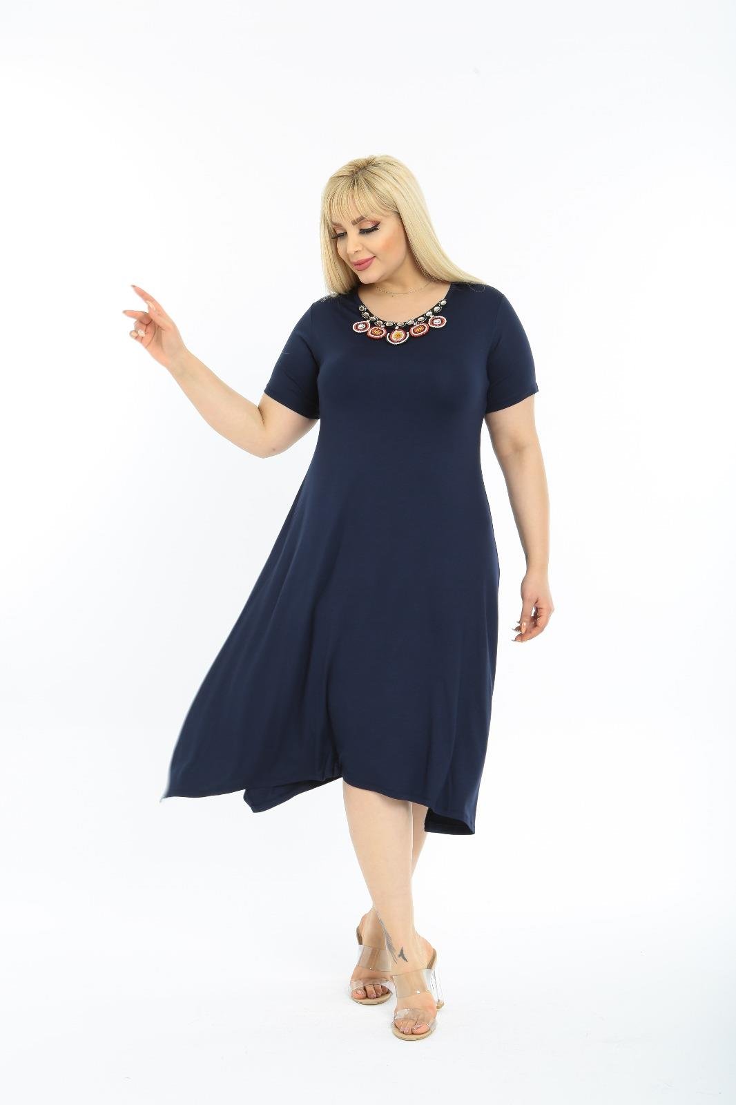 Yaka Detaylı Yırtmaçlı Örme Rahat Kalıp Elbise