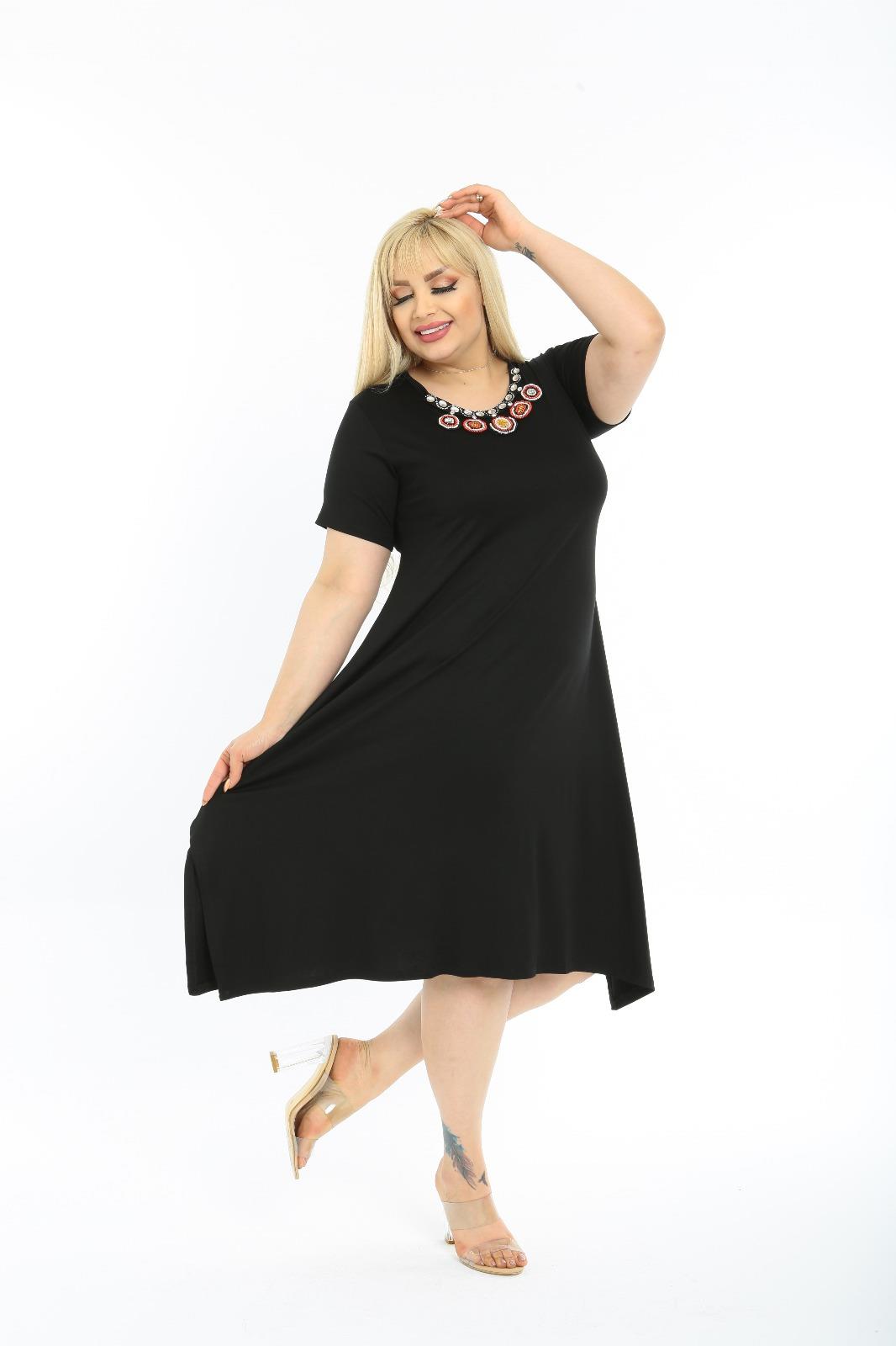 Yaka Detaylı Yırtmaçlı Örme Rahat Kalıp Elbise