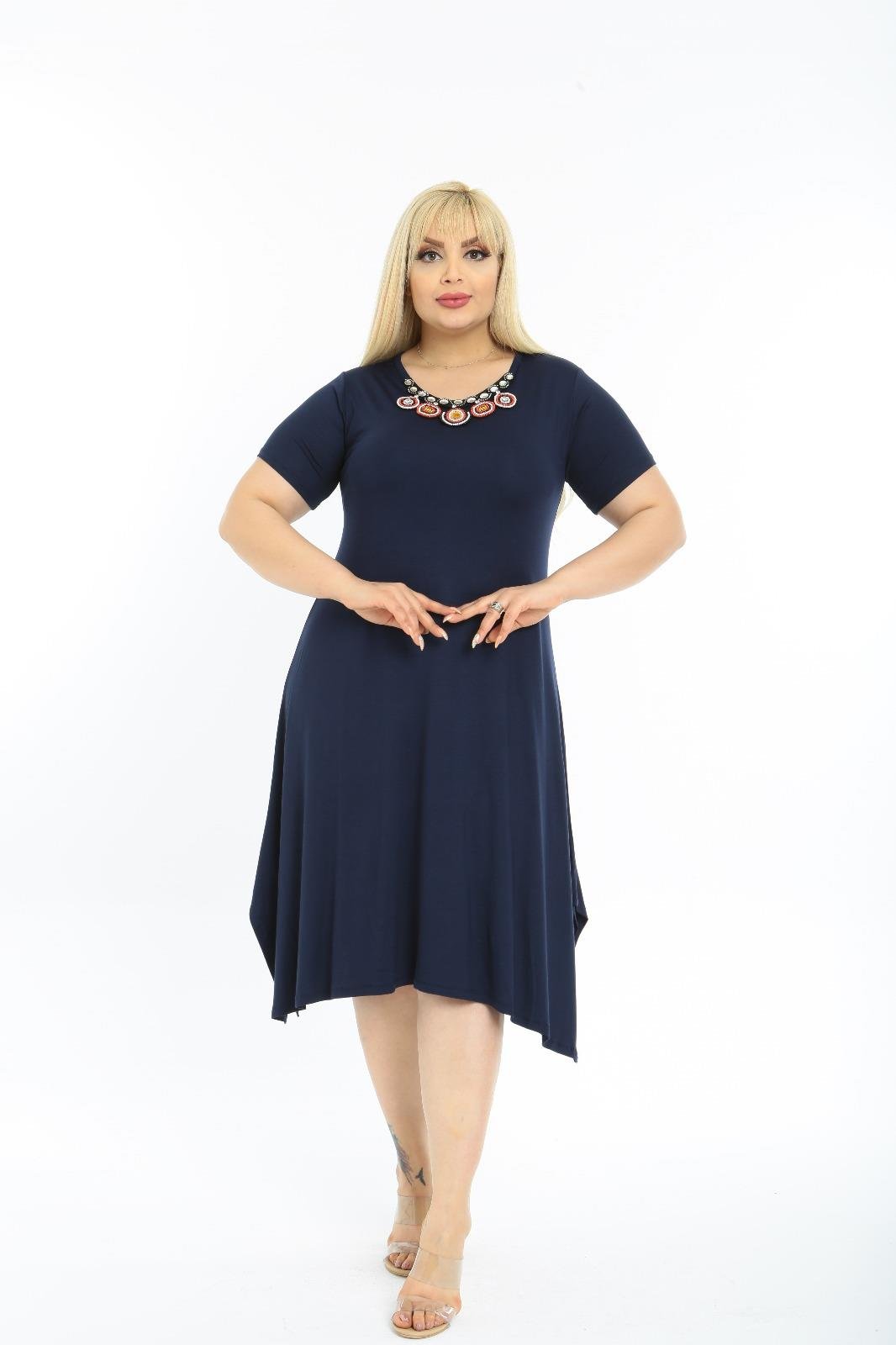 Yaka Detaylı Yırtmaçlı Örme Rahat Kalıp Elbise