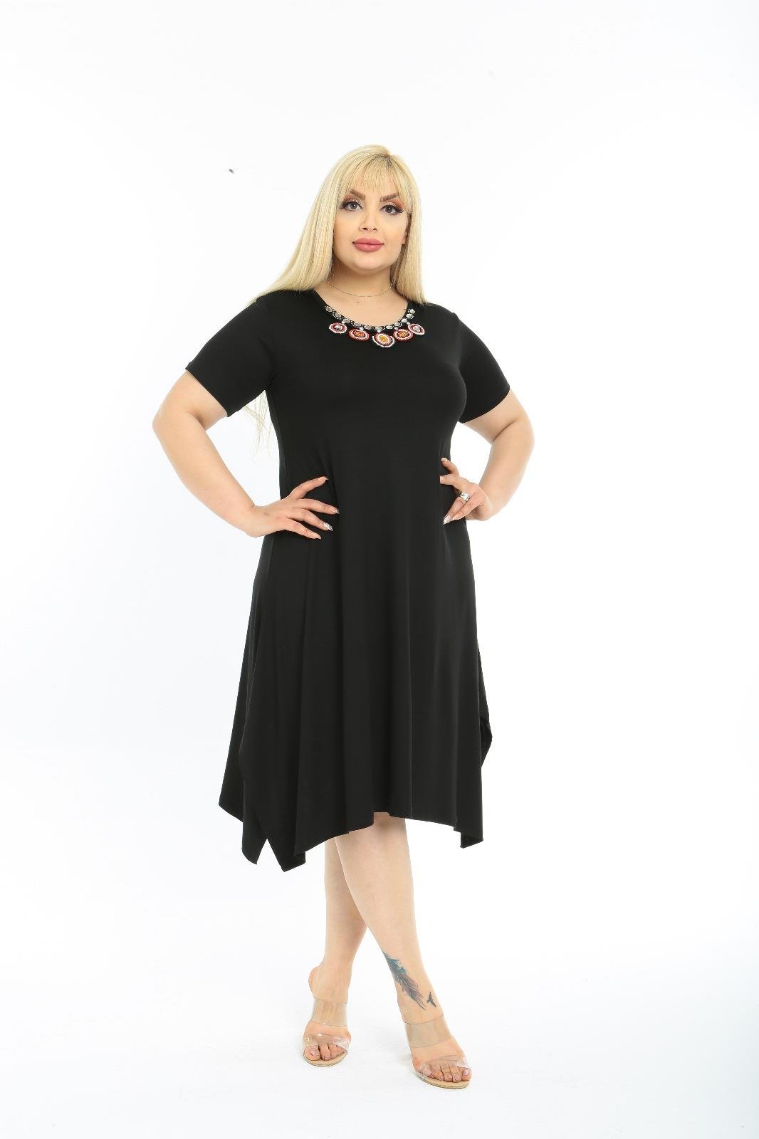 Yaka Detaylı Yırtmaçlı Örme Rahat Kalıp Elbise