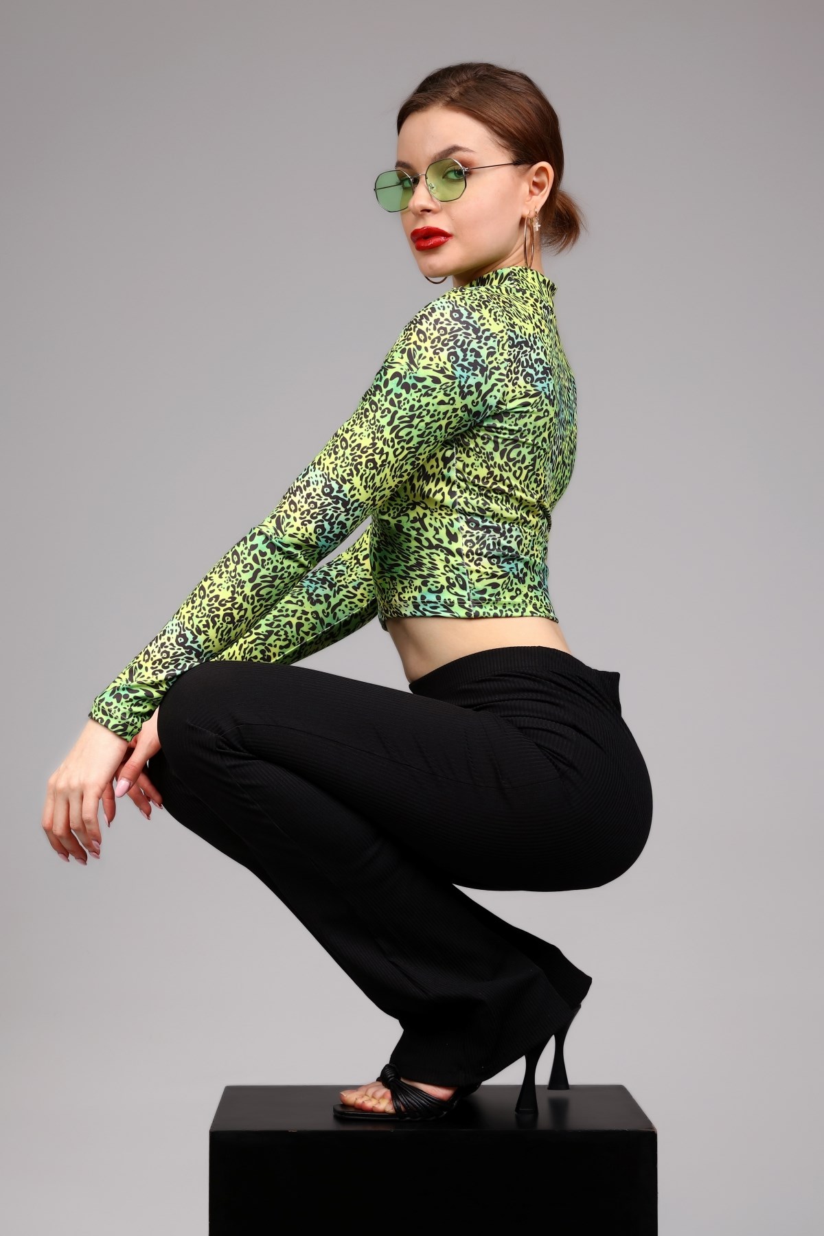 Yeşil Neon Baskılı Crop Bluz 