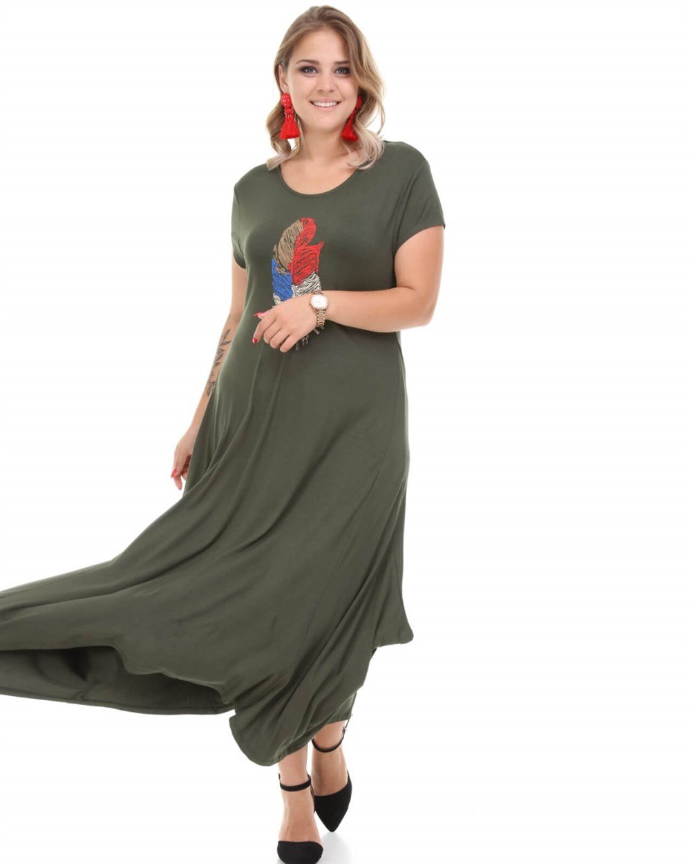 Yeşil yaprak nakışlı büyük beden viskon elbise 