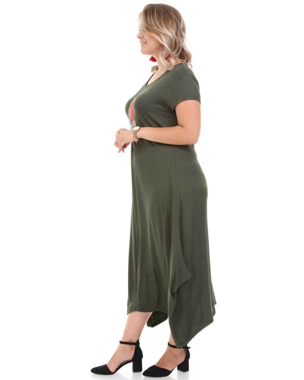 Yeşil yaprak nakışlı büyük beden viskon elbise 