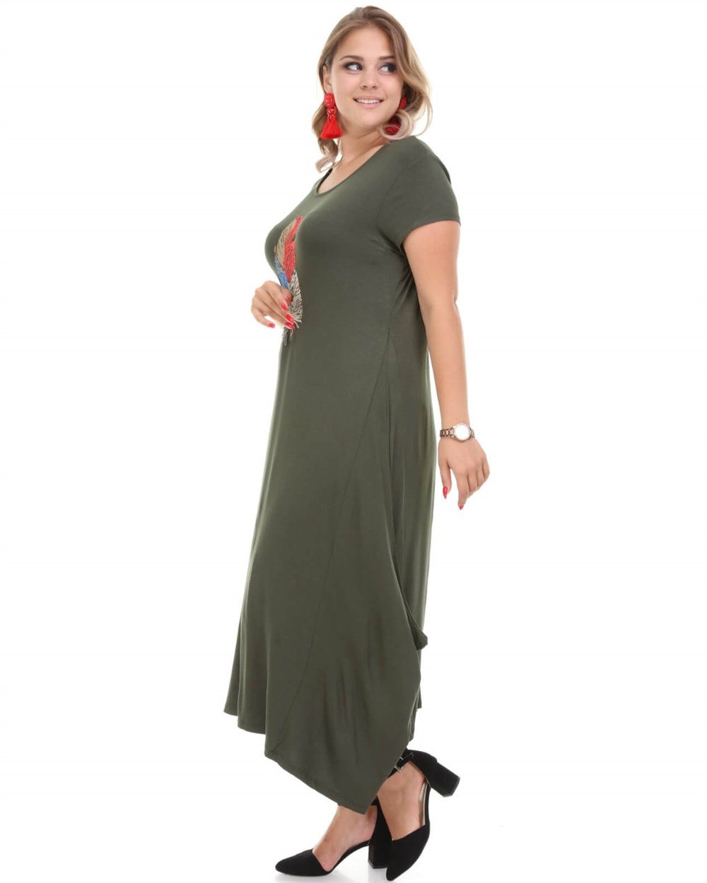 Yeşil yaprak nakışlı büyük beden viskon elbise 