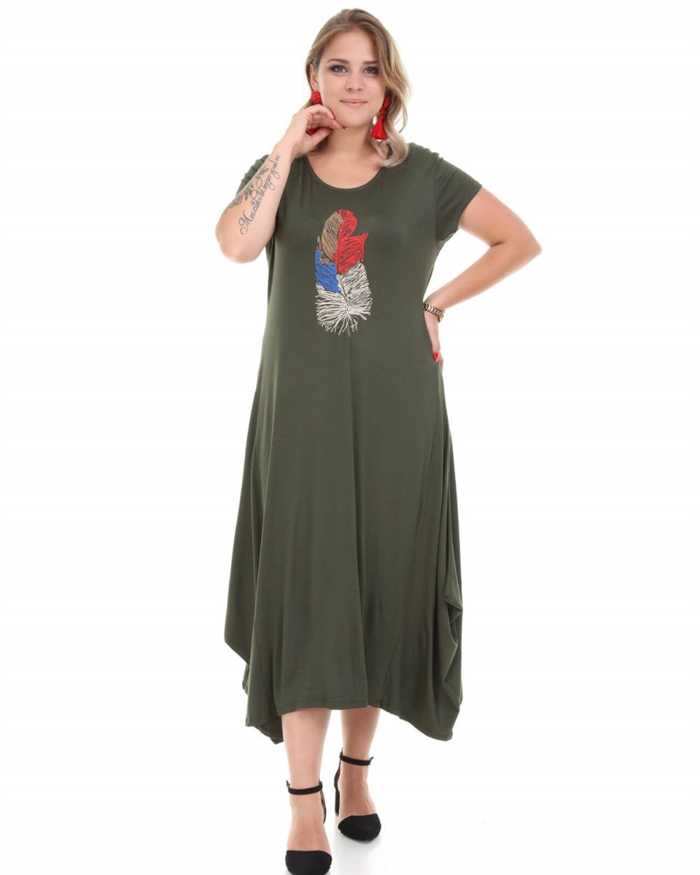 Yeşil yaprak nakışlı büyük beden viskon elbise 