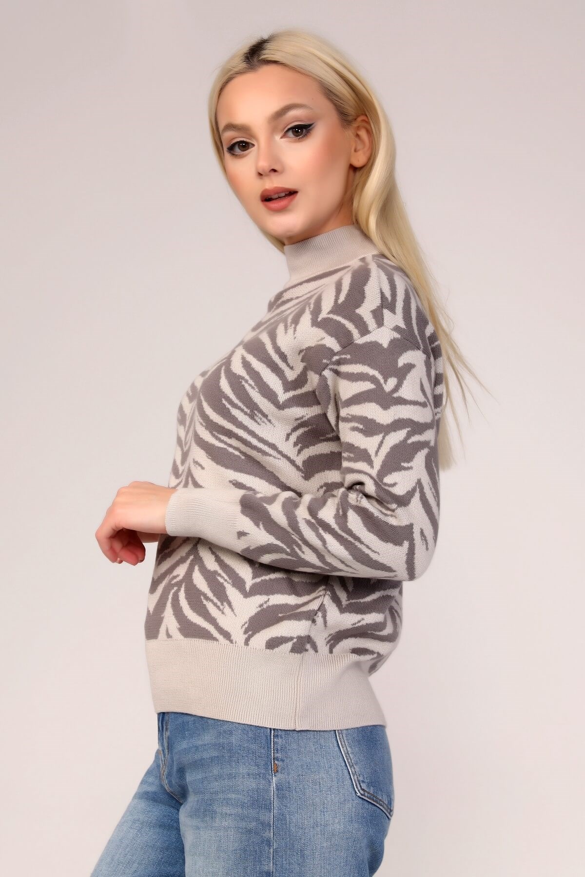 Zebra Desen Dik Yaka Triko Kazak 