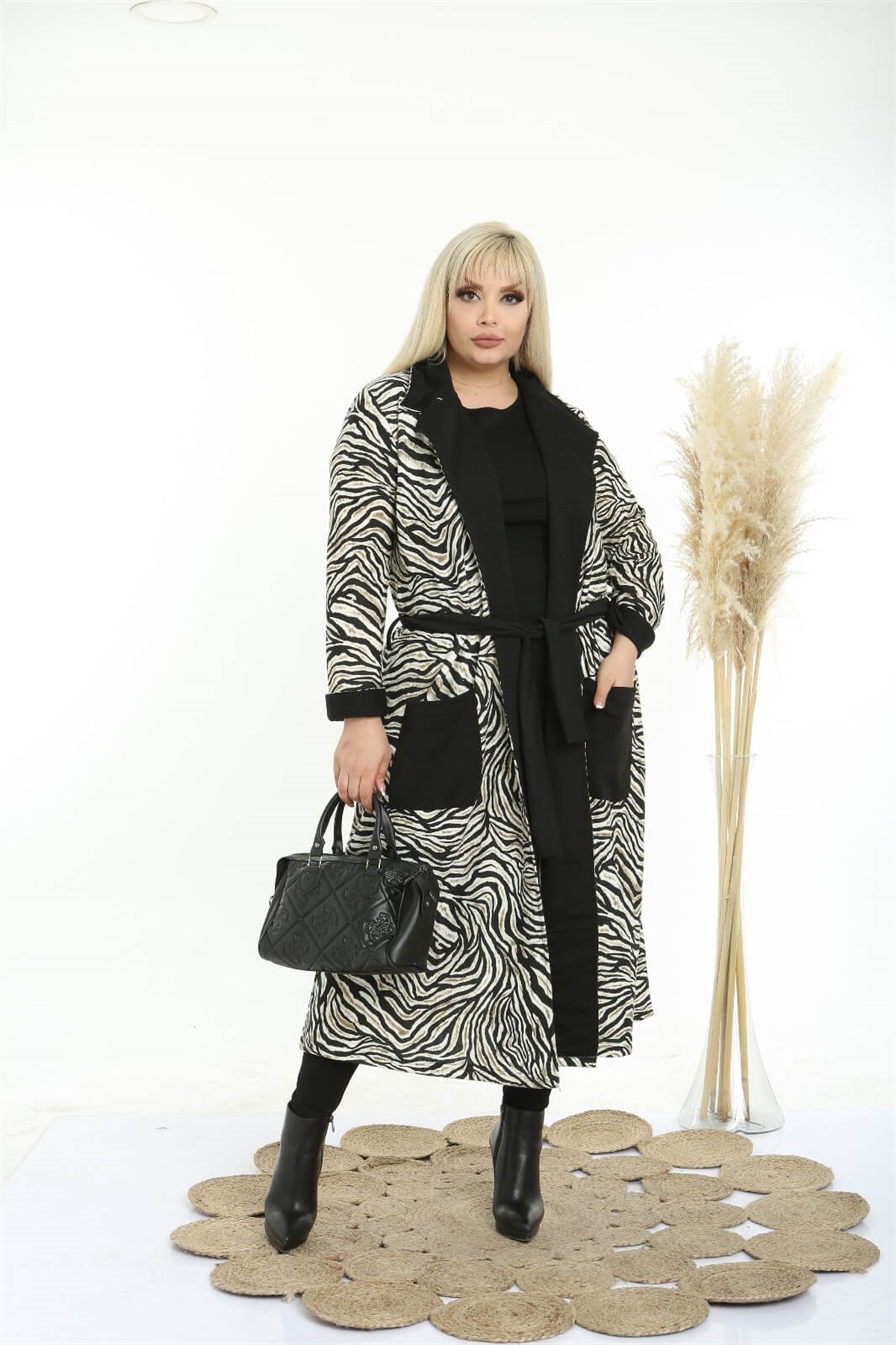 Zebra Desen Yumuş Büyükbeden Kuşaklı Hırka 