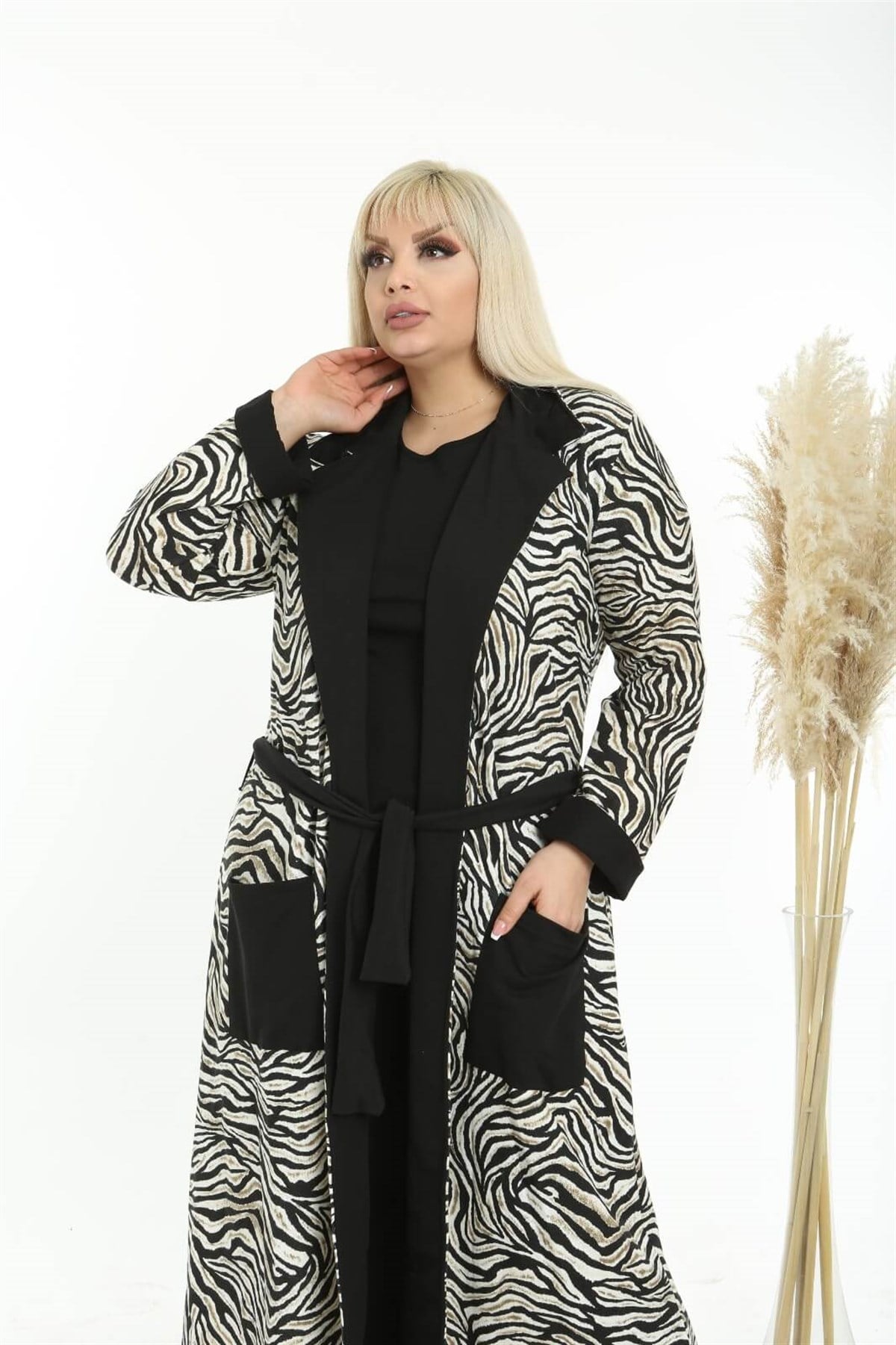 Zebra Desen Yumuş Büyükbeden Kuşaklı Hırka 