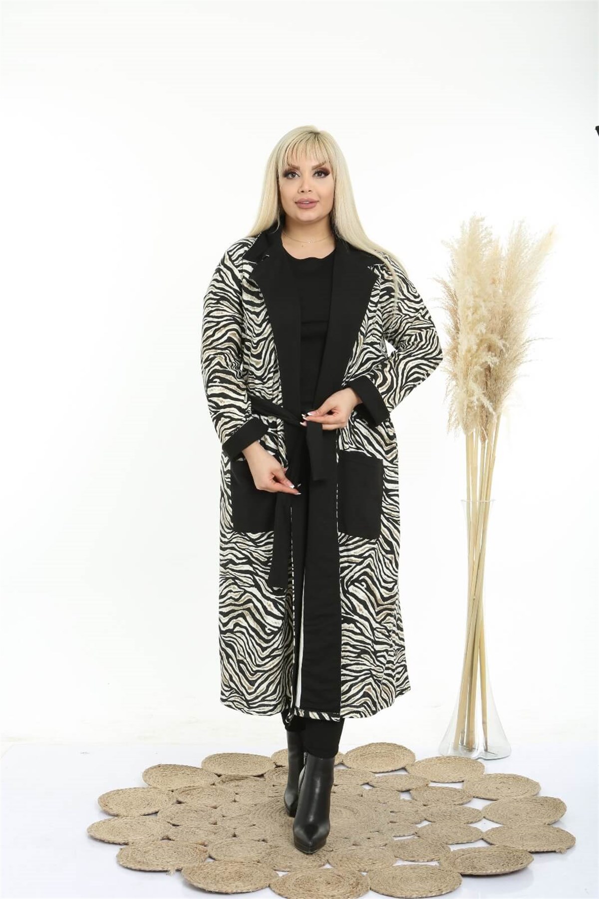 Zebra Desen Yumuş Büyükbeden Kuşaklı Hırka 