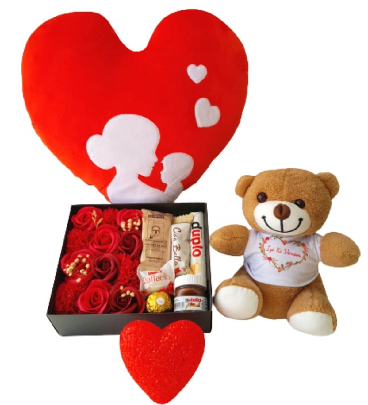 Anne Bebek Kalp Yastık Özel Kutuda Karışık Ferrero Çikolata  İyiki Varsın Ayıcık Kırmızı Kalp Lamba Yeni Doğan Hediye Seti;Yeni Doğan Hediye Seti