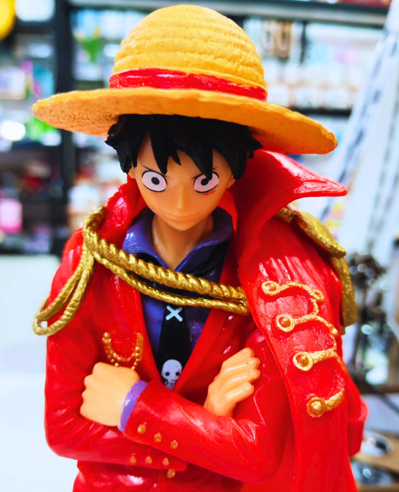 Monkey D. Luffy Kırmızı Kaptan Peleriniyle Tek Parça Koleksiyon Figürü - 23x13 cm KARAKTER FİGÜR