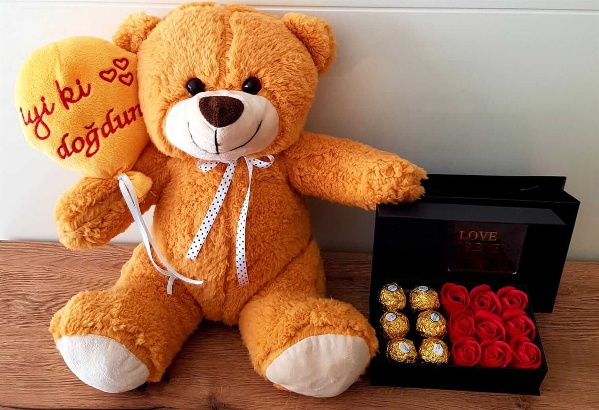 Doğum Günü Hediyesi Kırmızı Gül Kutusunda  Ferrero Rocher Çikolata Seti HEDİYE