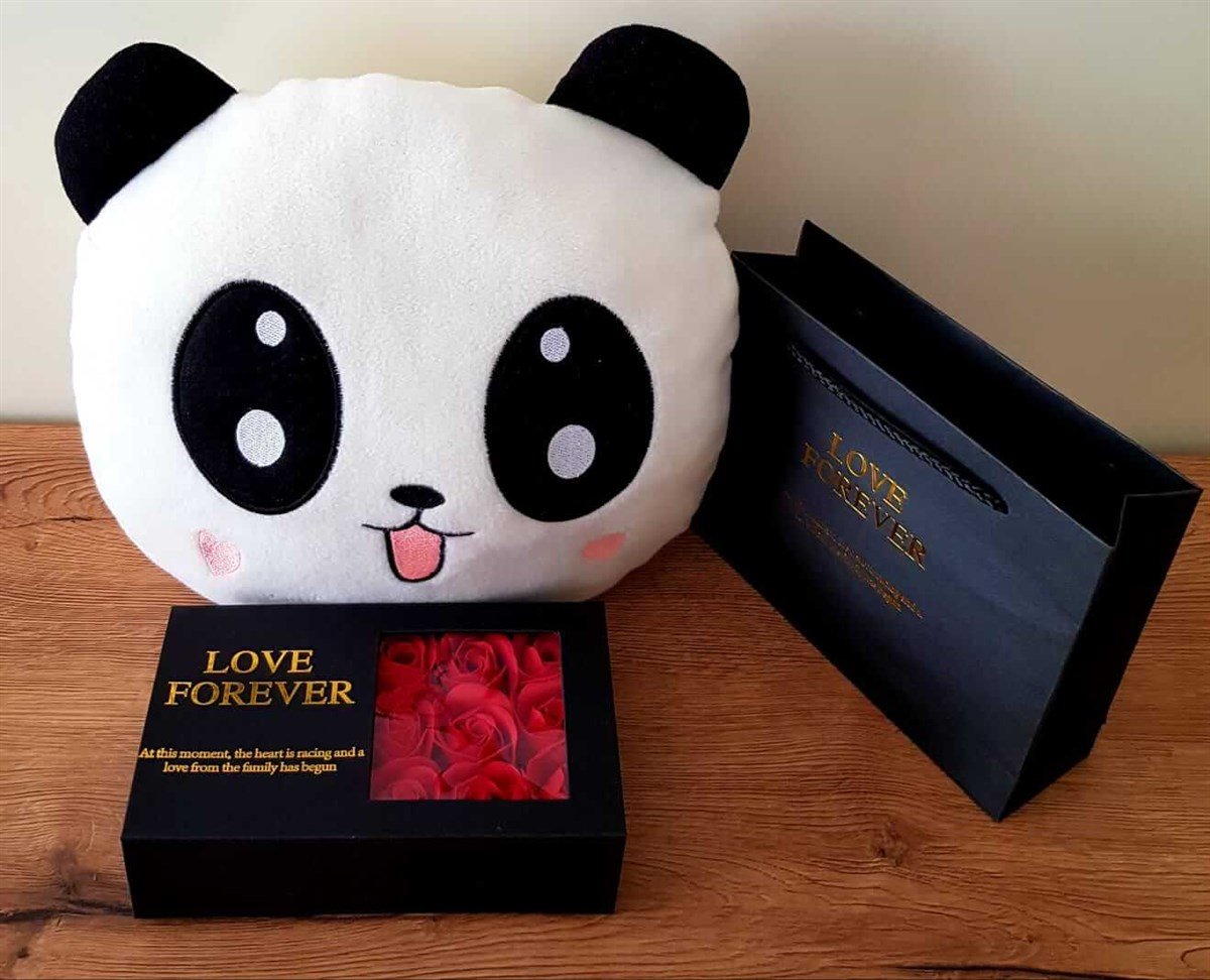 Özel Hediye Panda Yastık ve Hediye Kırmızı Gül Kutusunda Ferrero Rocher Çikolata HEDİYE