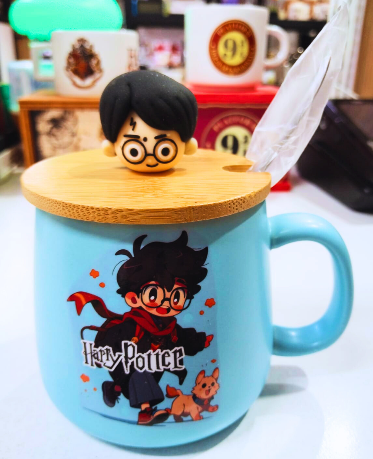 Harry Potter Karakter Tasarımlı Kapaklı Seramik Kupa - Bambu Kapaklı - Kaşıklı HARRY POTER FİGÜR