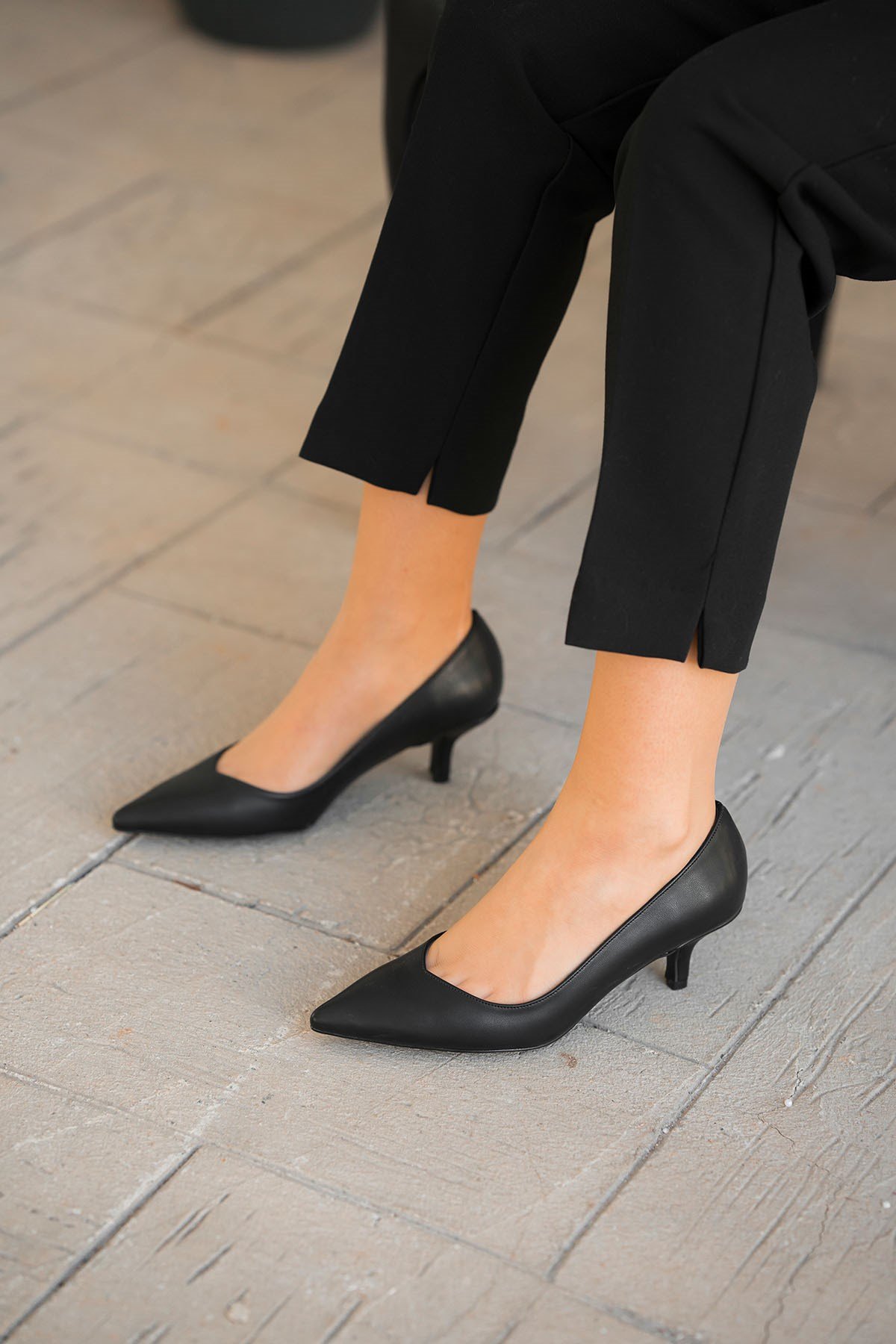 Rumi Alçak Topuklu Deri Stiletto Siyah