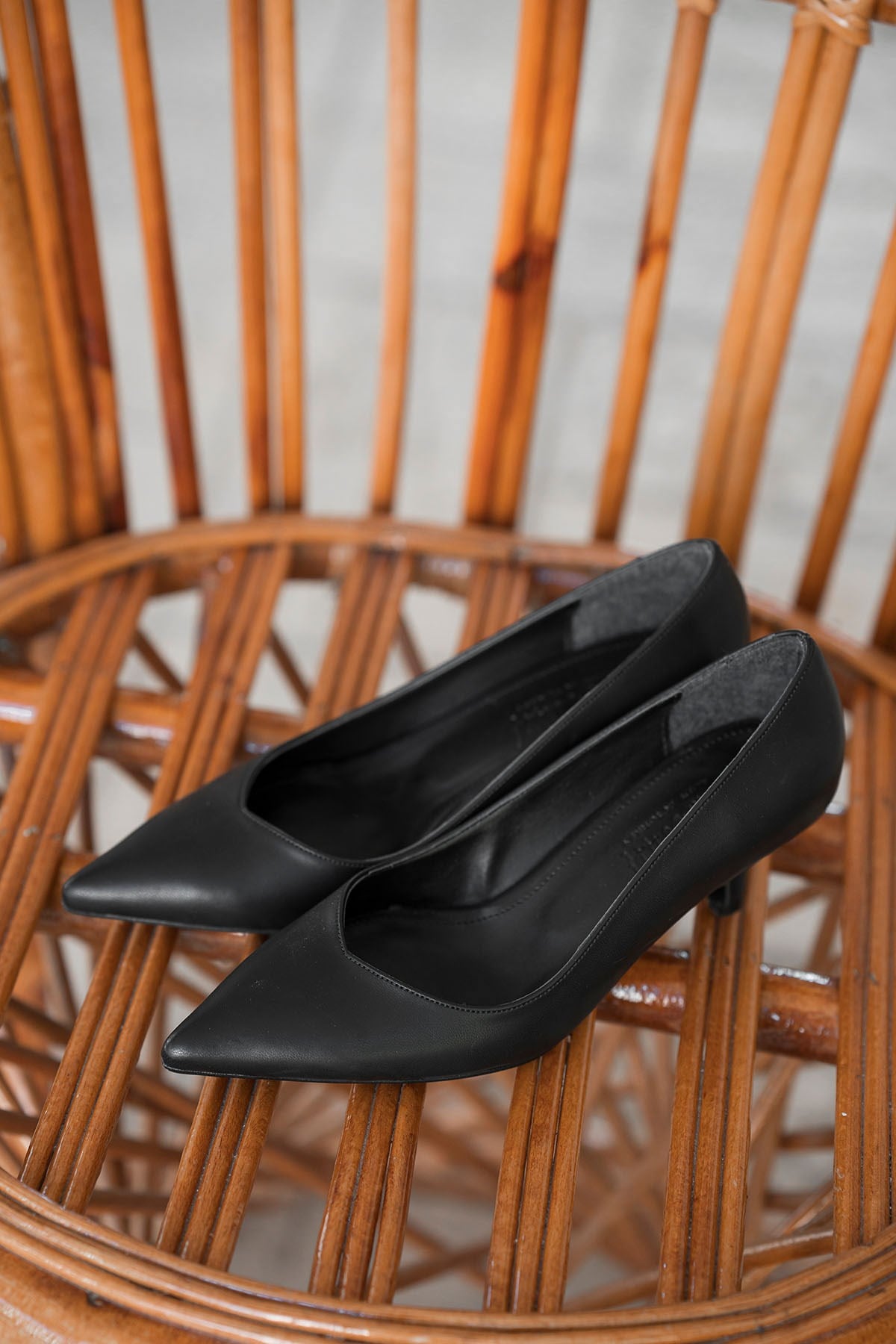 Rumi Alçak Topuklu Deri Stiletto Siyah