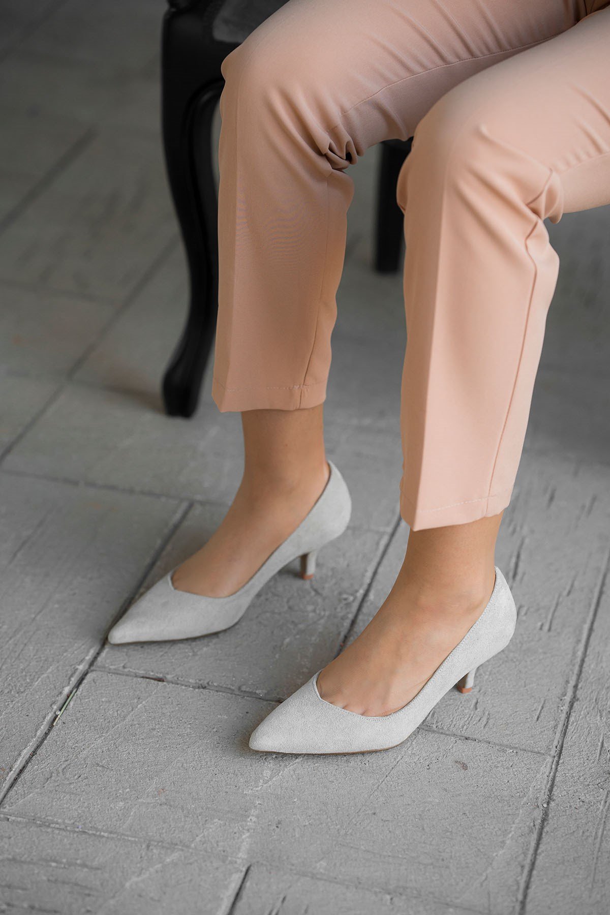 Rumi Alçak Topuklu Süet Stiletto Bej