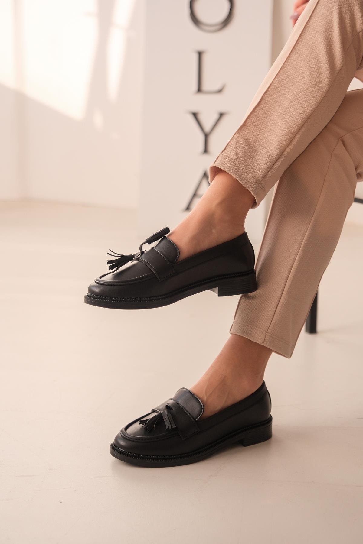 Gaby Siyah Deri Püsküllü İnce Taban (3cm) Loafer Kadın Ayakkabı