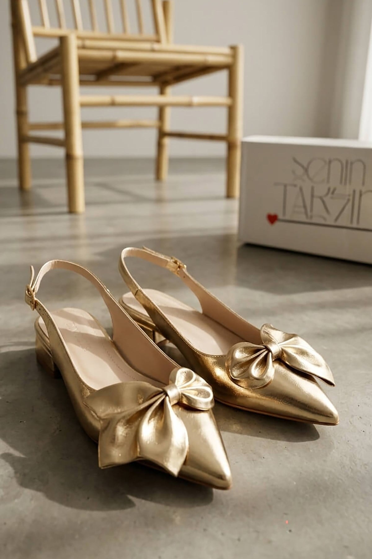 Litedo Gold Fiyonklu (3 cm) Sivri Burunlu Günlük Kullanım Topuklu Babet