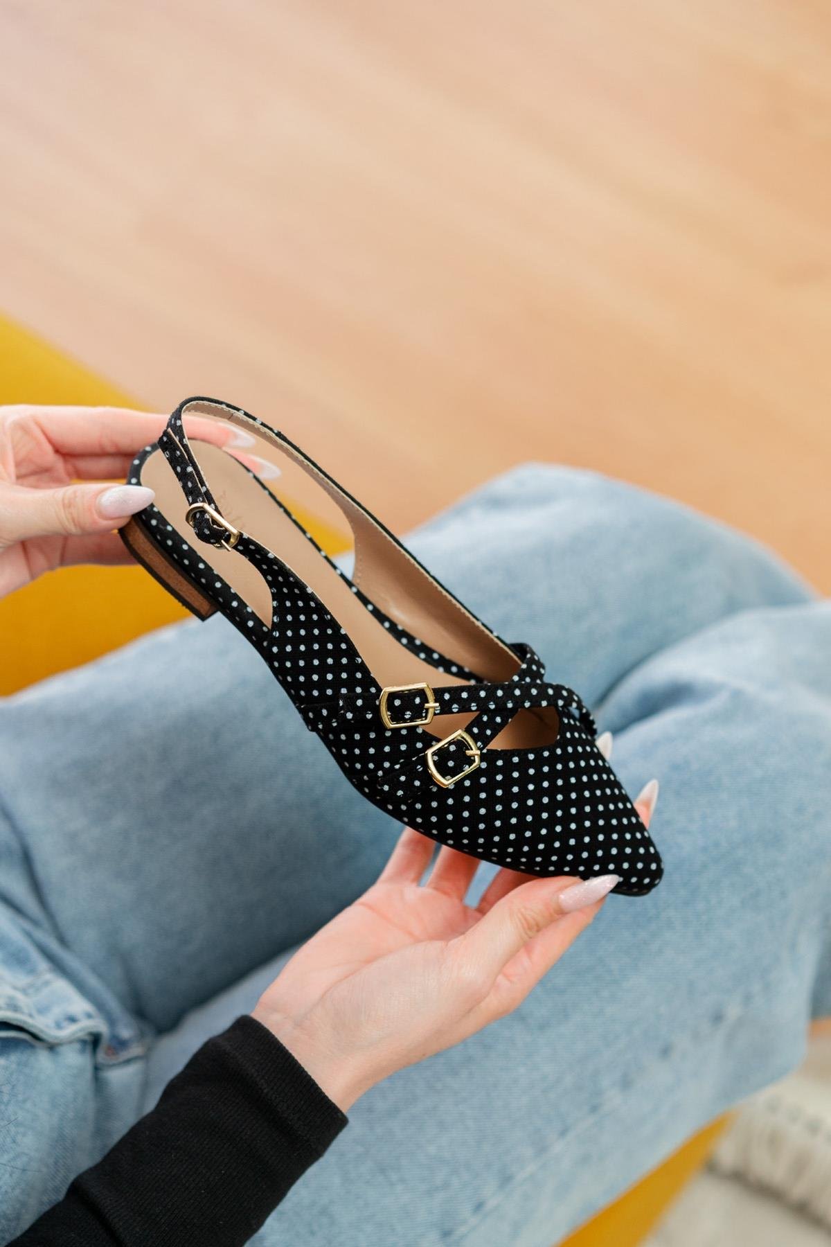 Pably Siyah Puantiye ( 2 cm Topuklu ) Sivri Burun Ayakkabı