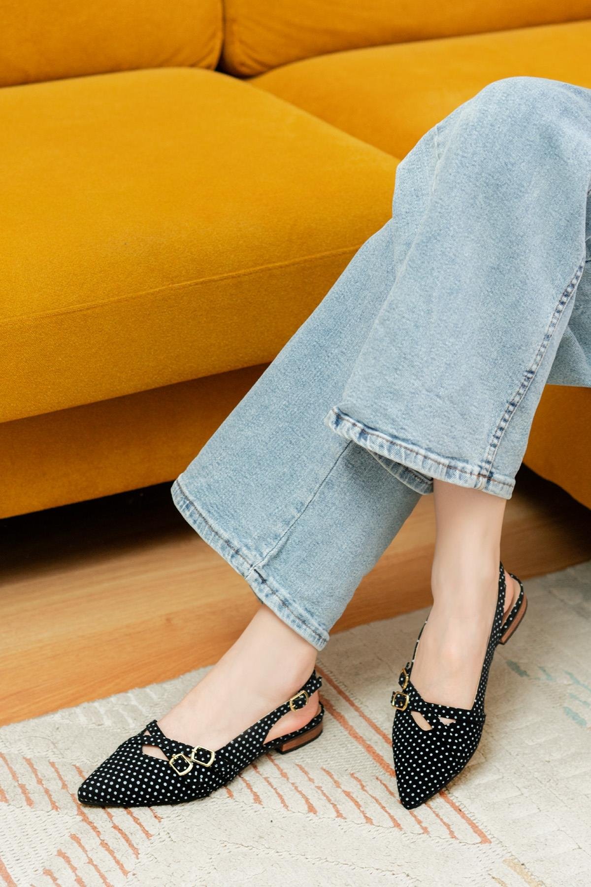 Pably Siyah Puantiye ( 2 cm Topuklu ) Sivri Burun Ayakkabı