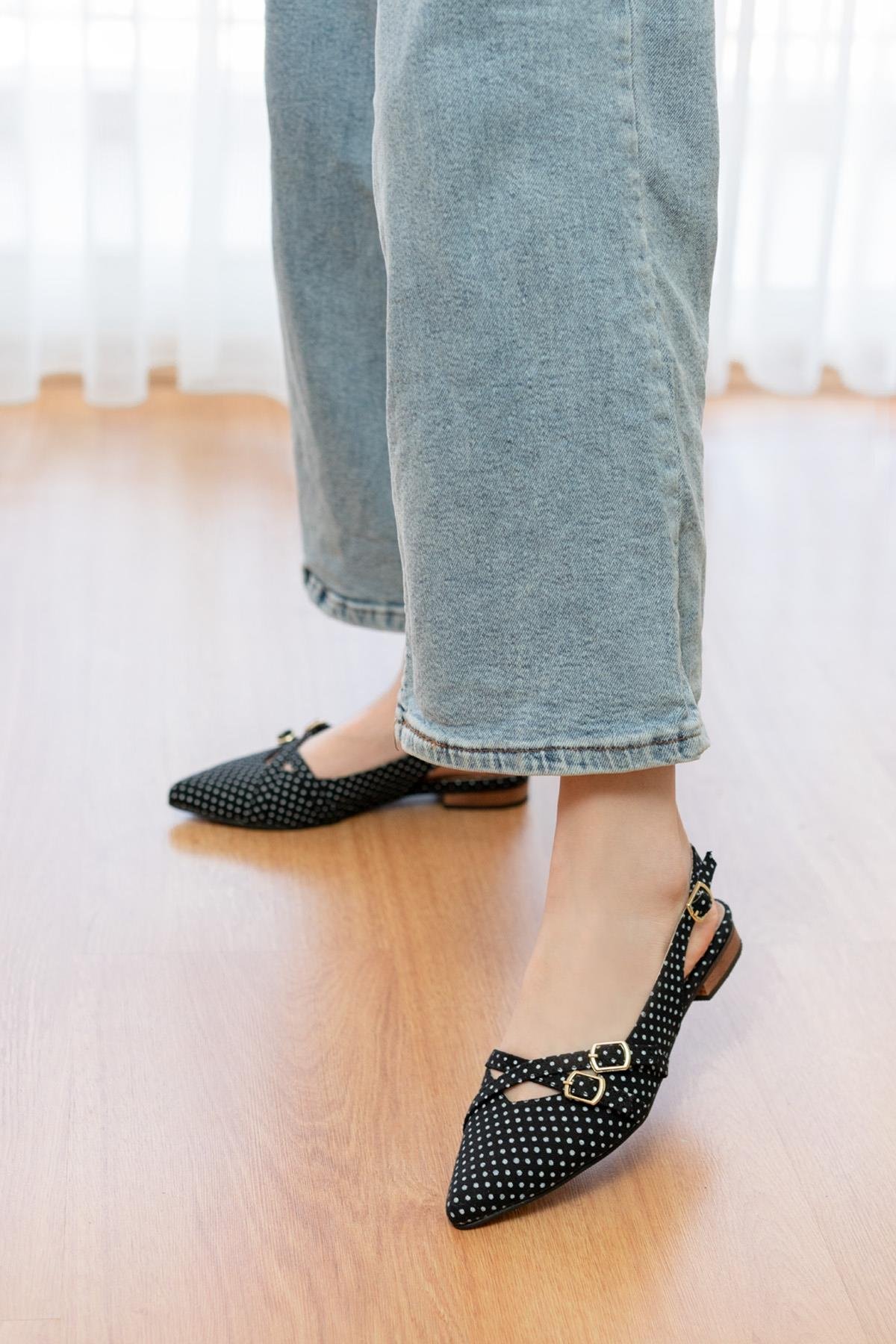 Pably Siyah Puantiye ( 2 cm Topuklu ) Sivri Burun Ayakkabı