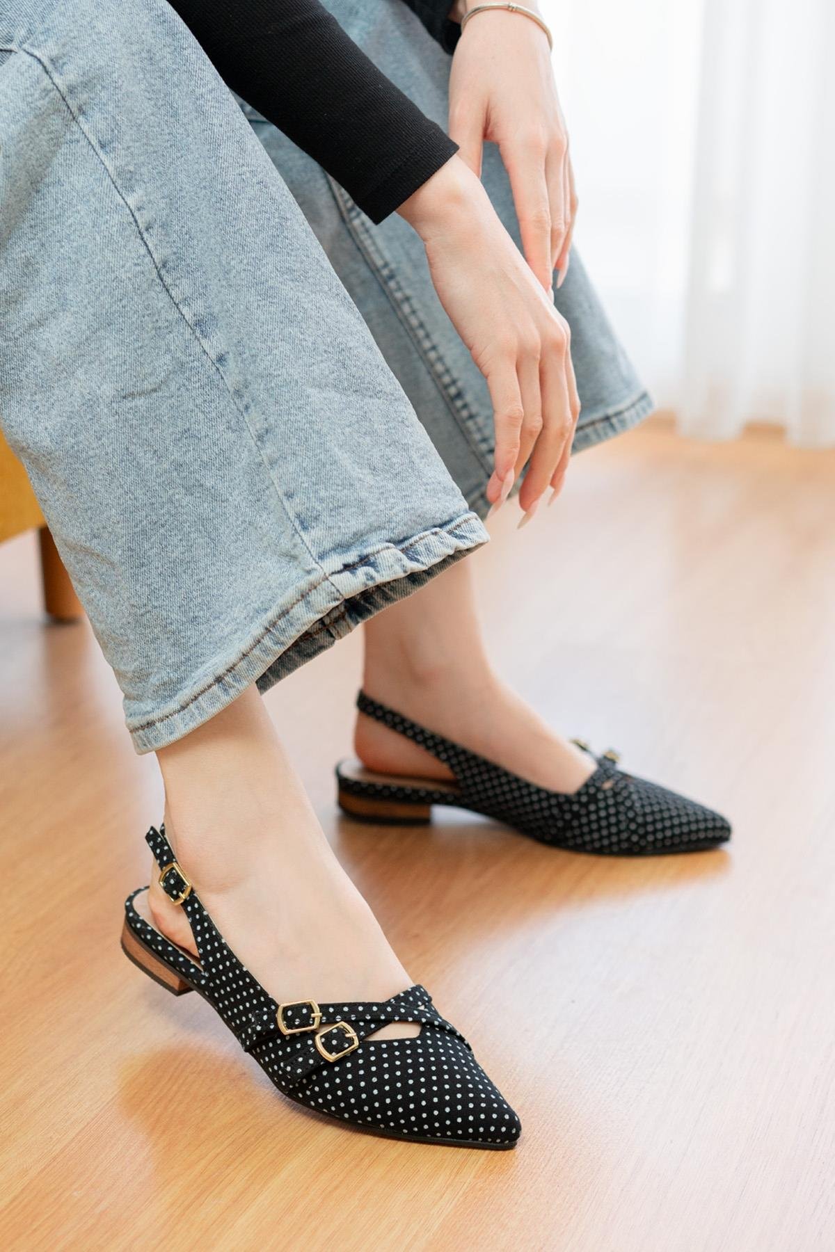 Pably Siyah Puantiye ( 2 cm Topuklu ) Sivri Burun Ayakkabı