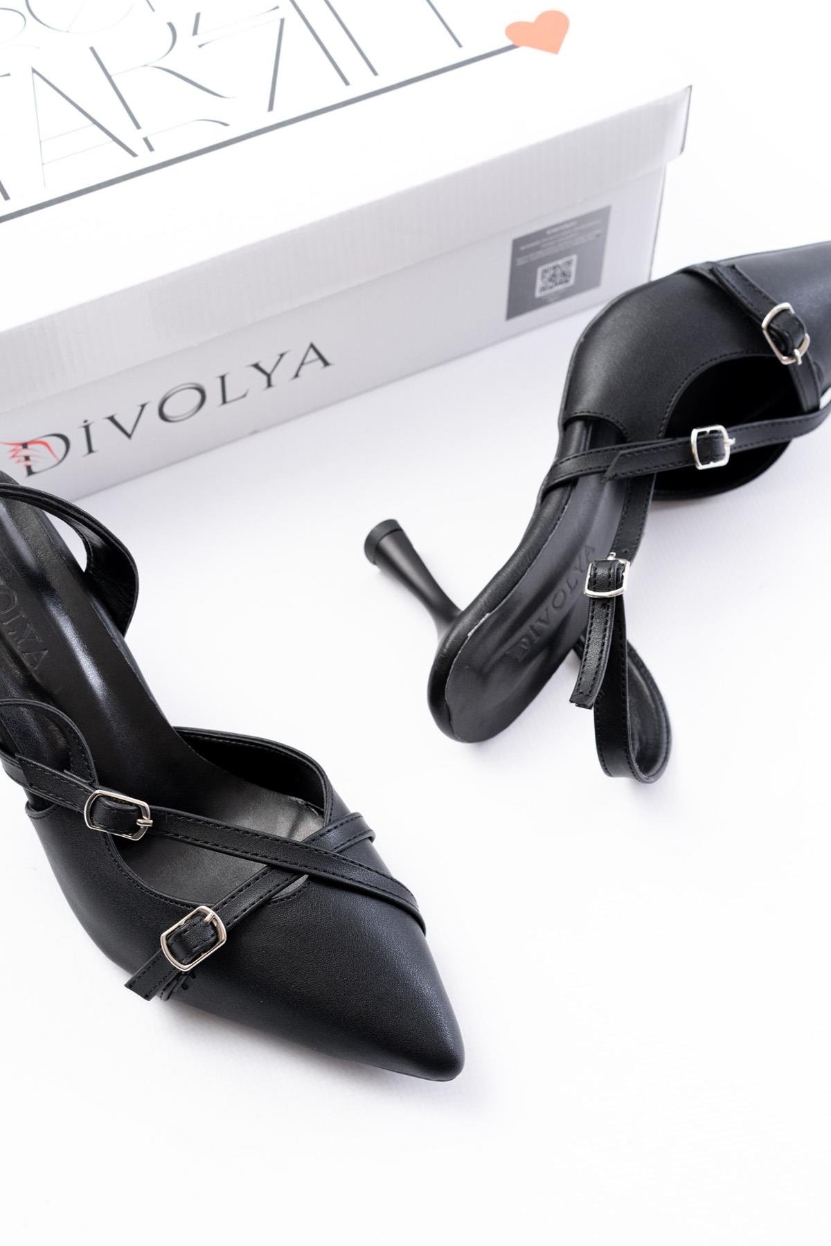 Pony Siyah ( 8 CM TOPUKLU ) Sivri Burun Kapalı Tokalı Arkası Açık Stiletto Ayakkabı