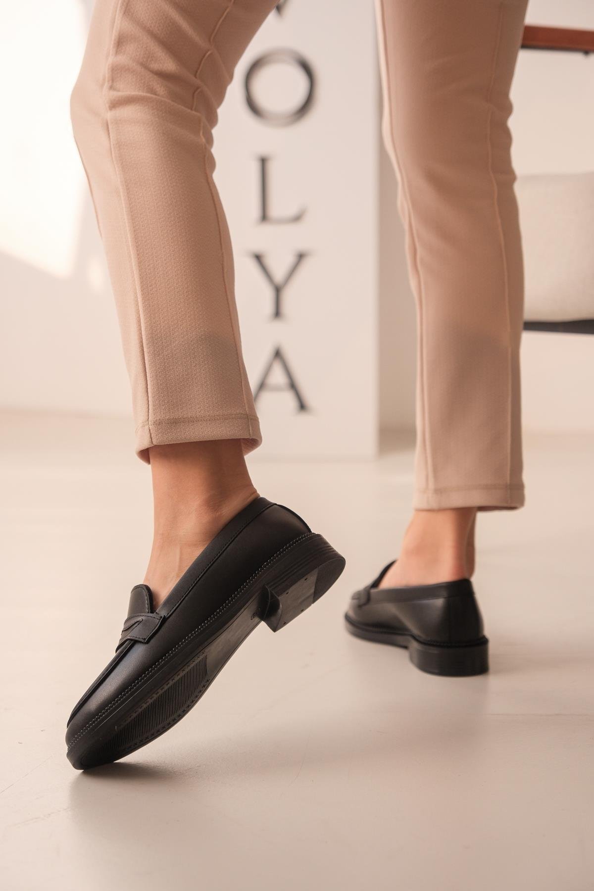 Runa Siyah Deri İnce Taban (3cm) Loafer Kadın Ayakkabı